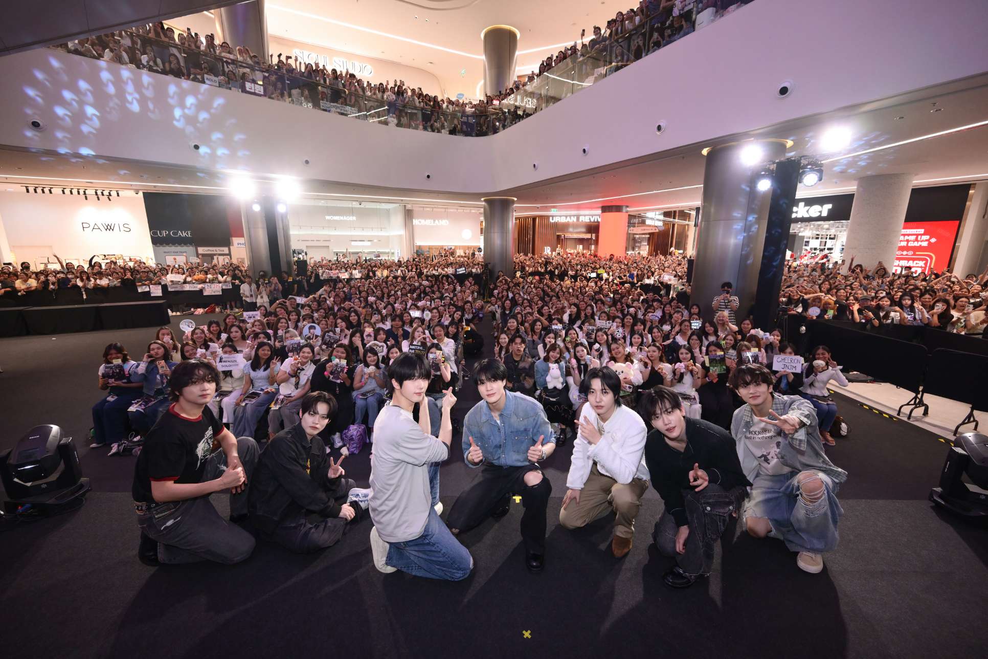 NCTDREAMภาพที่2 NCT DREAM (เอ็นซีที ดรีม) ชนะใจแฟนคลับชาวไทยแบบอยู่หมัดด้วยกิจกรรมสุดเอ็กซ์คลูซีฟ ‘Shopee x NCT DREAM 'Beat It Up' FANSIGN & CAFE EVENT’