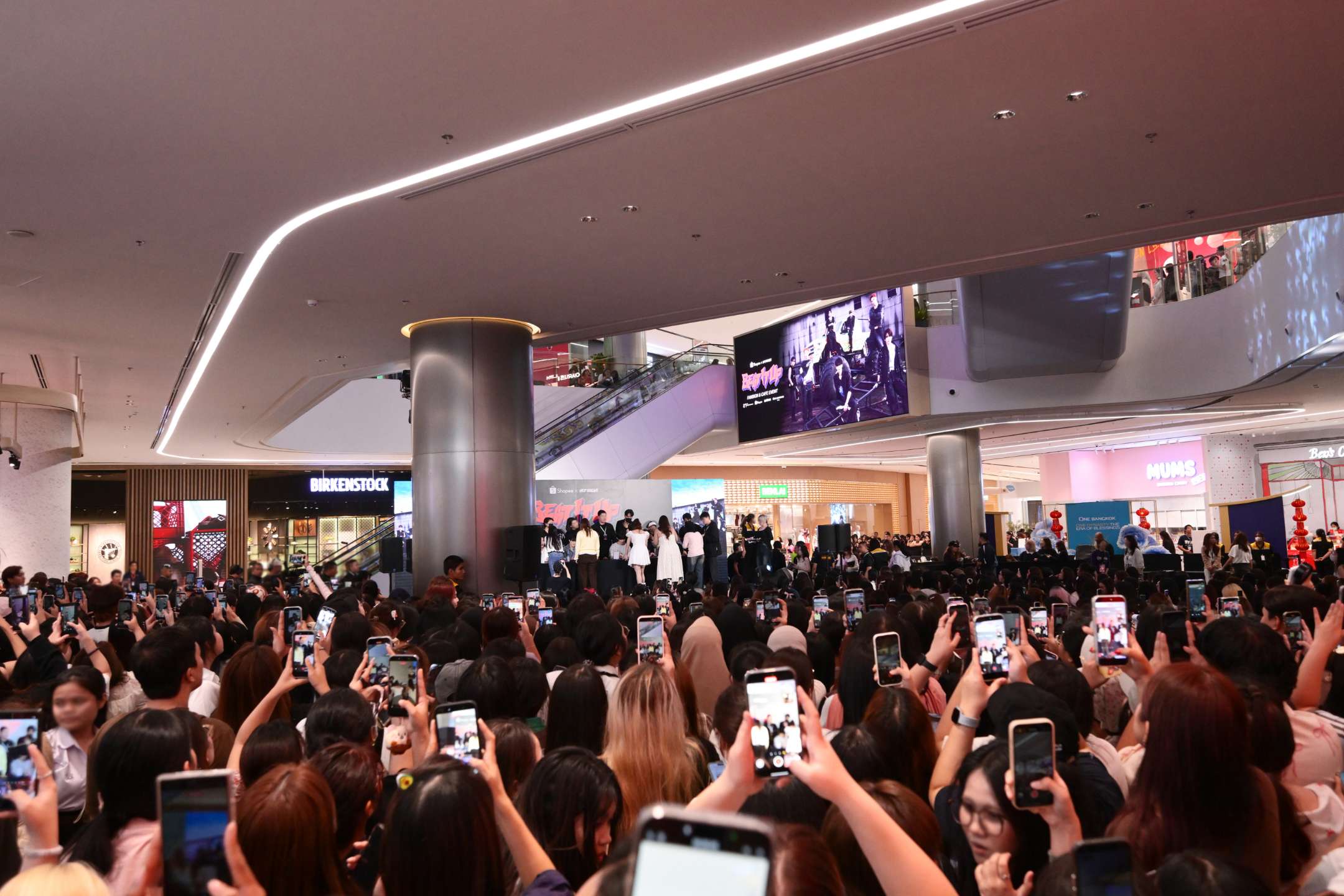 NCTDREAMภาพที่6 NCT DREAM (เอ็นซีที ดรีม) ชนะใจแฟนคลับชาวไทยแบบอยู่หมัดด้วยกิจกรรมสุดเอ็กซ์คลูซีฟ ‘Shopee x NCT DREAM 'Beat It Up' FANSIGN & CAFE EVENT’