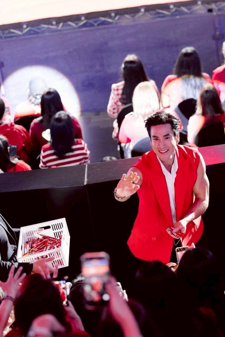 NESCAFE 6 ณเดชน์ แท็กทีม แบมแบม เสิร์ฟโมเมนต์สุดฟินในงาน “เนสกาแฟ เบลนด์ แอนด์ บรู เมค ดิส โมเมนต์ มอร์”