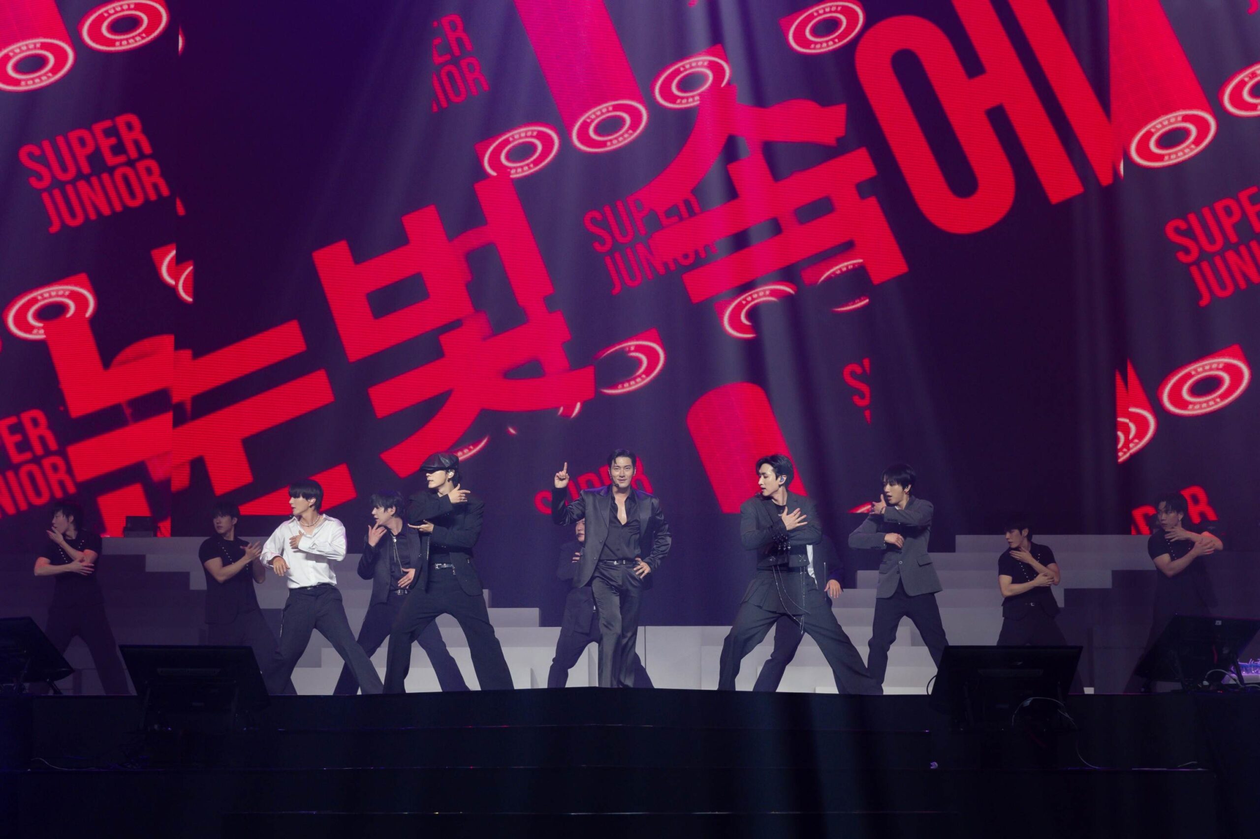 SUPERJUNIORภาพที่11 SUPERJUNIOR20thAnniversaryTOUR SUPERSHOW10 inBANGKOK copy 3023x2015 scaled SUPER JUNIOR โชว์สุดยอดการแสดงฉลองครบรอบ 20 ปี <SUPER SHOW 10> บัตรหมดทั้ง 2 รอบ รวมผู้ชมกว่า 22,000 คน สุดปัง! จัดคอนเสิร์ตในไทยติดต่อกันเป็นครั้งที่ 10!