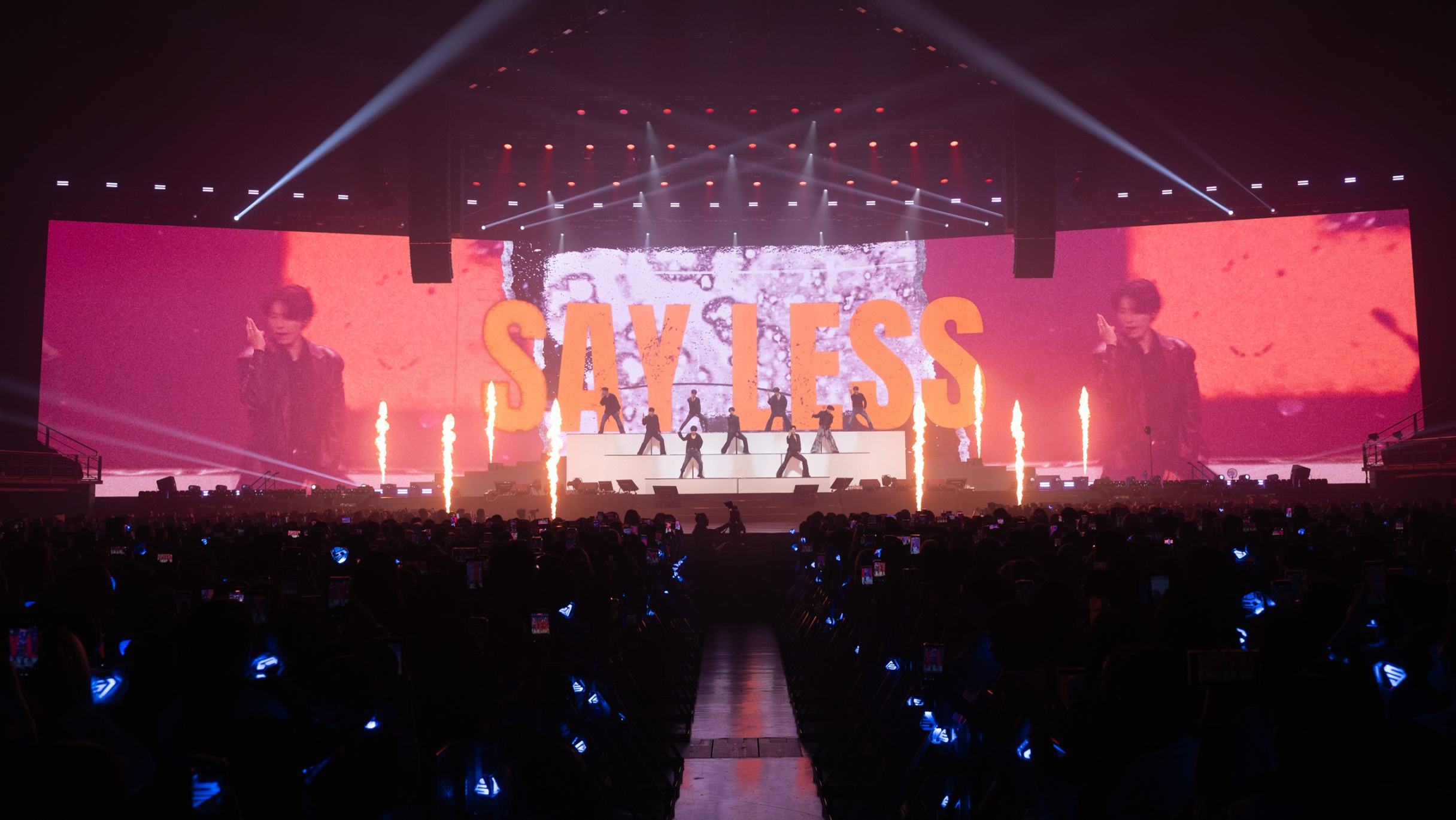 SUPERJUNIORภาพที่15 SUPERJUNIOR20thAnniversaryTOUR SUPERSHOW10 SUPER JUNIOR โชว์สุดยอดการแสดงฉลองครบรอบ 20 ปี <SUPER SHOW 10> บัตรหมดทั้ง 2 รอบ รวมผู้ชมกว่า 22,000 คน สุดปัง! จัดคอนเสิร์ตในไทยติดต่อกันเป็นครั้งที่ 10!