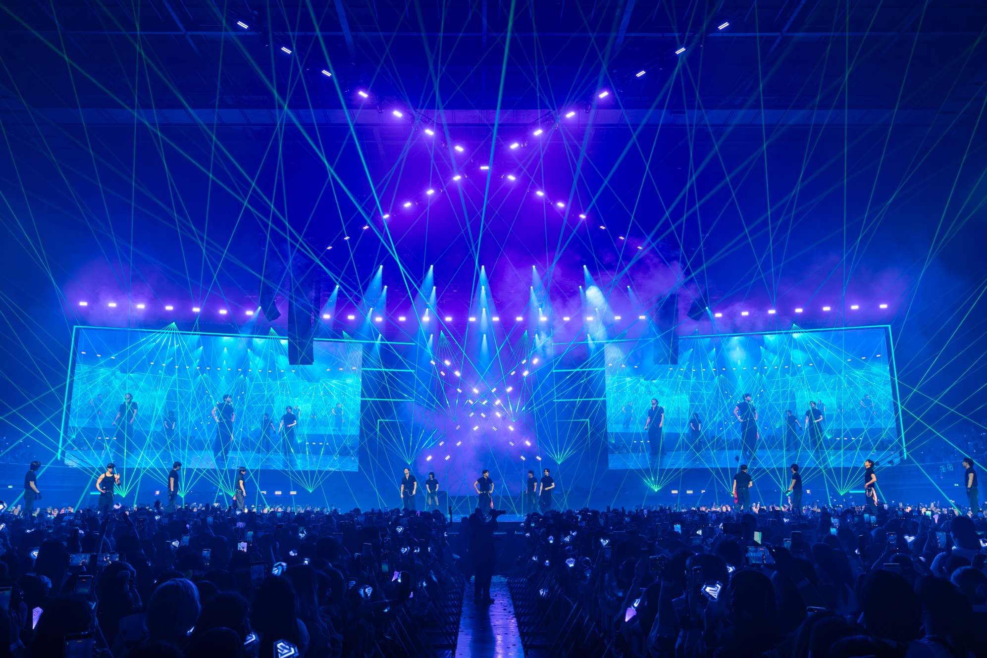 SUPERJUNIORภาพที่18 SUPERJUNIOR20thAnniversaryTOUR SUPERSHOW10 SUPER JUNIOR โชว์สุดยอดการแสดงฉลองครบรอบ 20 ปี <SUPER SHOW 10> บัตรหมดทั้ง 2 รอบ รวมผู้ชมกว่า 22,000 คน สุดปัง! จัดคอนเสิร์ตในไทยติดต่อกันเป็นครั้งที่ 10!