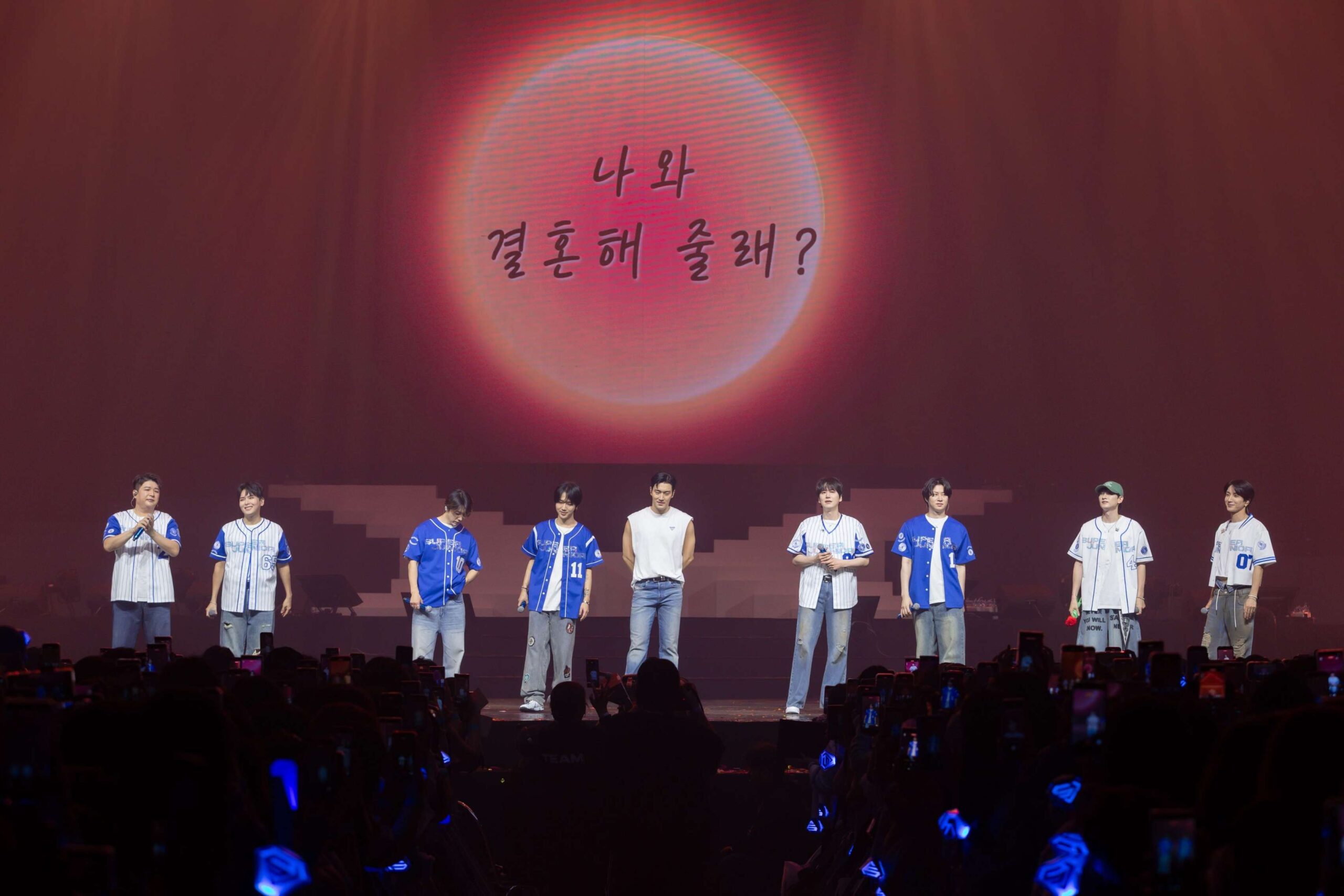 SUPERJUNIORภาพที่29 SUPERJUNIOR20thAnniversaryTOUR SUPERSHOW10 inBANGKOK copy 3408x2272 scaled SUPER JUNIOR โชว์สุดยอดการแสดงฉลองครบรอบ 20 ปี <SUPER SHOW 10> บัตรหมดทั้ง 2 รอบ รวมผู้ชมกว่า 22,000 คน สุดปัง! จัดคอนเสิร์ตในไทยติดต่อกันเป็นครั้งที่ 10!