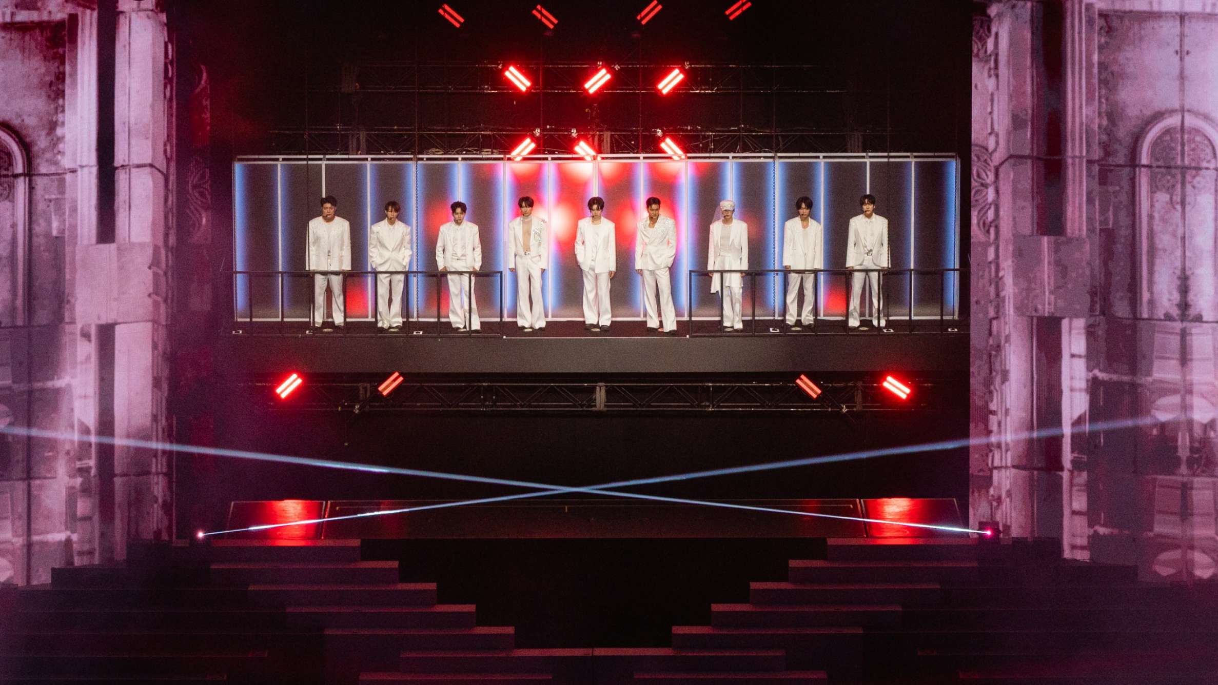 SUPERJUNIORภาพที่3 SUPERJUNIOR20thAnniversaryTOUR SUPERSHOW10 SUPER JUNIOR โชว์สุดยอดการแสดงฉลองครบรอบ 20 ปี <SUPER SHOW 10> บัตรหมดทั้ง 2 รอบ รวมผู้ชมกว่า 22,000 คน สุดปัง! จัดคอนเสิร์ตในไทยติดต่อกันเป็นครั้งที่ 10!