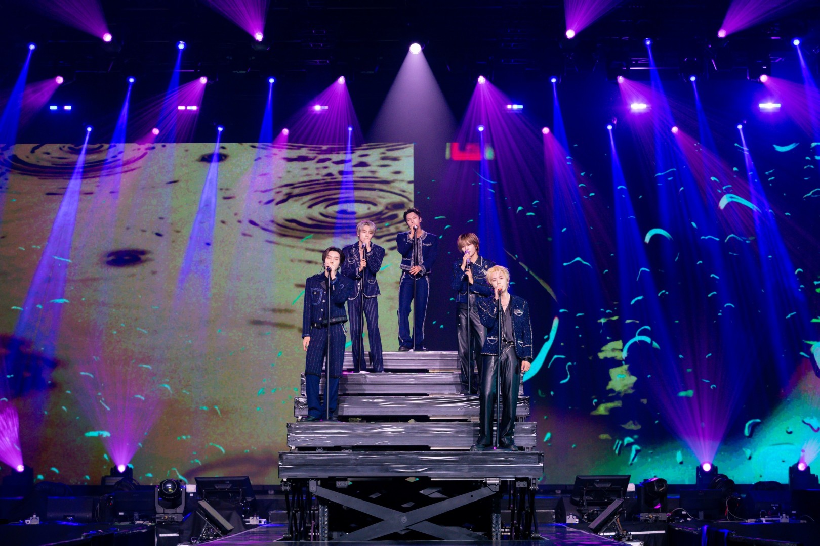 WayV ภาพที่ 5 2025 WayV Concert Tour NO Way OUT in BANGKOK WayV (เวย์วี) โอบล้อมทุกความประทับใจจน “ไร้ทางออก” ในคอนเสิร์ตใหญ่ ‘2025 WayV Concert Tour [NO Way OUT] in BANGKOK’
