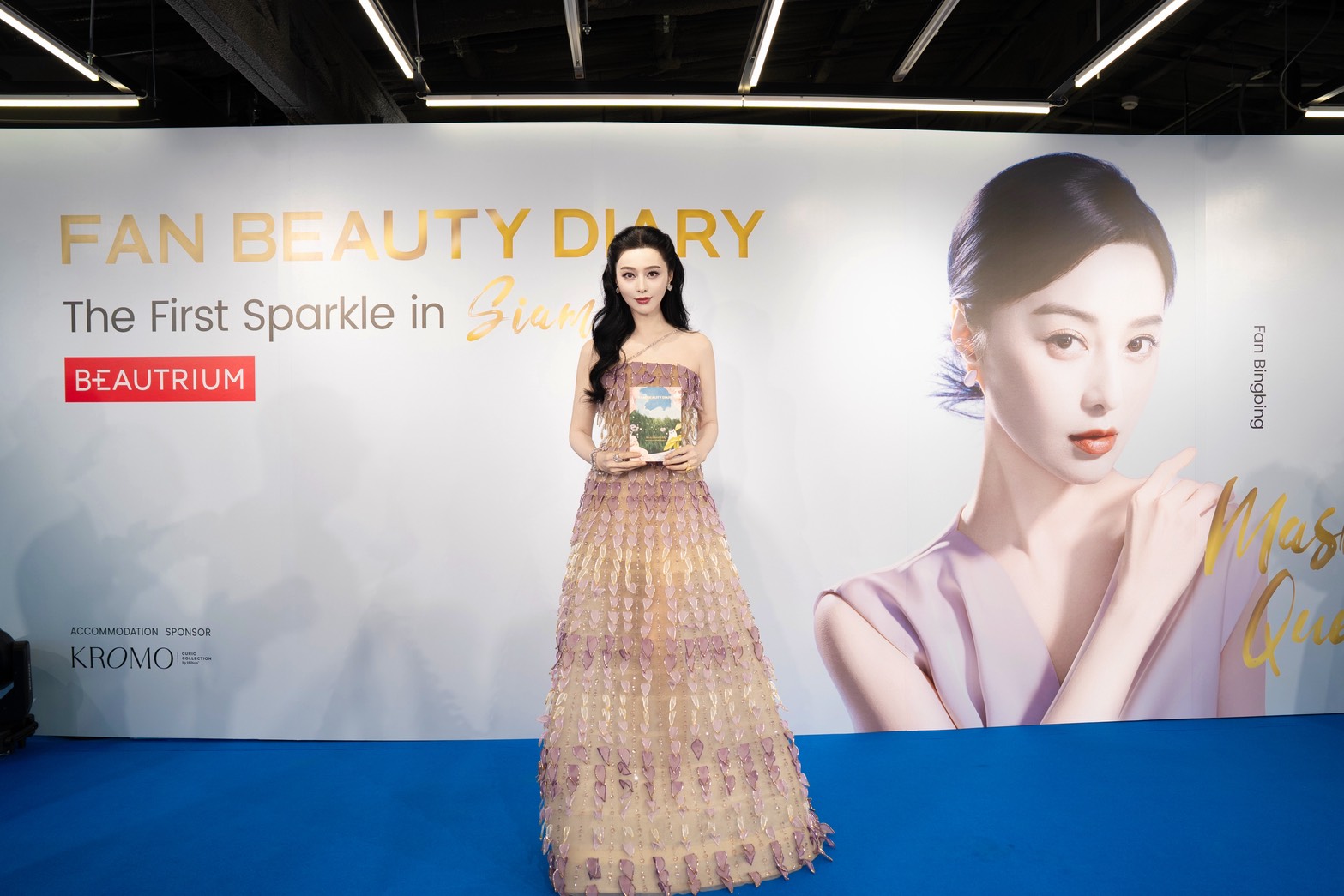 ‘ฟ่าน ปิงปิง’ บุกสยาม! เปิดตัว Fan Beauty Diary แบรนด์สกินแคร์พรีเมียม เผยเคล็ดลับผิวสวยระดับโลกสู่สกินแคร์ที่เข้าใจผิวผู้หญิงเอเชีย 1 fan beauty diary fan bingbing 1 ‘ฟ่าน ปิงปิง’ บุกสยาม! เปิดตัว Fan Beauty Diary แบรนด์สกินแคร์พรีเมียม เผยเคล็ดลับผิวสวยระดับโลกสู่สกินแคร์ที่เข้าใจผิวผู้หญิงเอเชีย