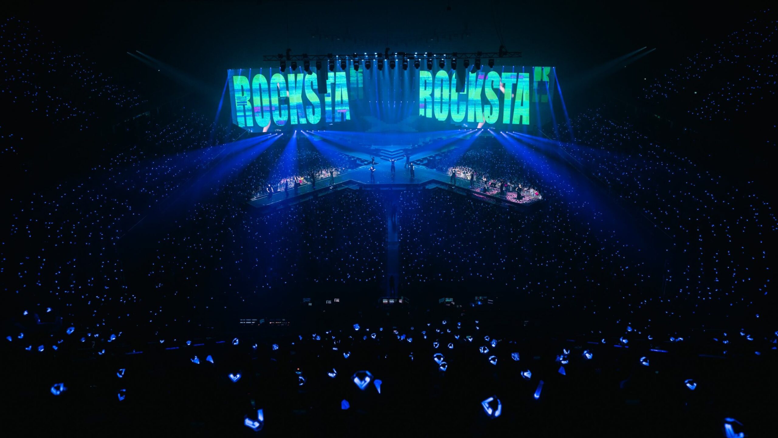 บรรยากาศคอนเสิร์ตภาพที่3 SUPERJUNIOR20thAnniversaryTOUR SUPERSHOW10 inBANGKOK copy 2610x1469 scaled SUPER JUNIOR โชว์สุดยอดการแสดงฉลองครบรอบ 20 ปี <SUPER SHOW 10> บัตรหมดทั้ง 2 รอบ รวมผู้ชมกว่า 22,000 คน สุดปัง! จัดคอนเสิร์ตในไทยติดต่อกันเป็นครั้งที่ 10!