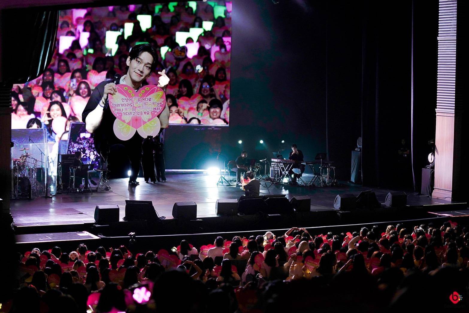 1378090 0 สมการรอคอยแอ๋วไทยรับความฟิน ความสุขจนล้น CHEN CONCERT TOUR <Arcadia> in BANGKOK