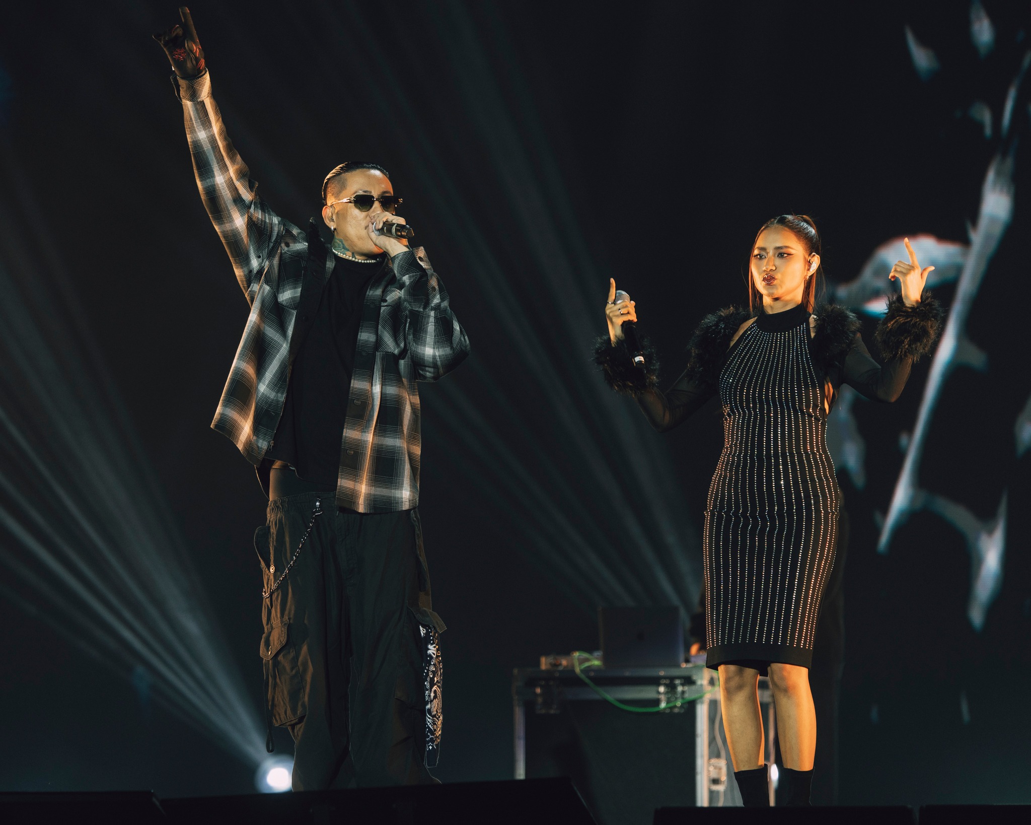 681355751 122096834253295638 7021073269533371672 n "ครึ่งเก้า กรุ๊ป" กางโผ 35 ศิลปินฮอต จัดหนัก 4 ค่ายย่อย ชูโมเดลศิลปินคือลูกค้า คว้าวงร็อกตำนาน "Flure" ร่วมชายคา