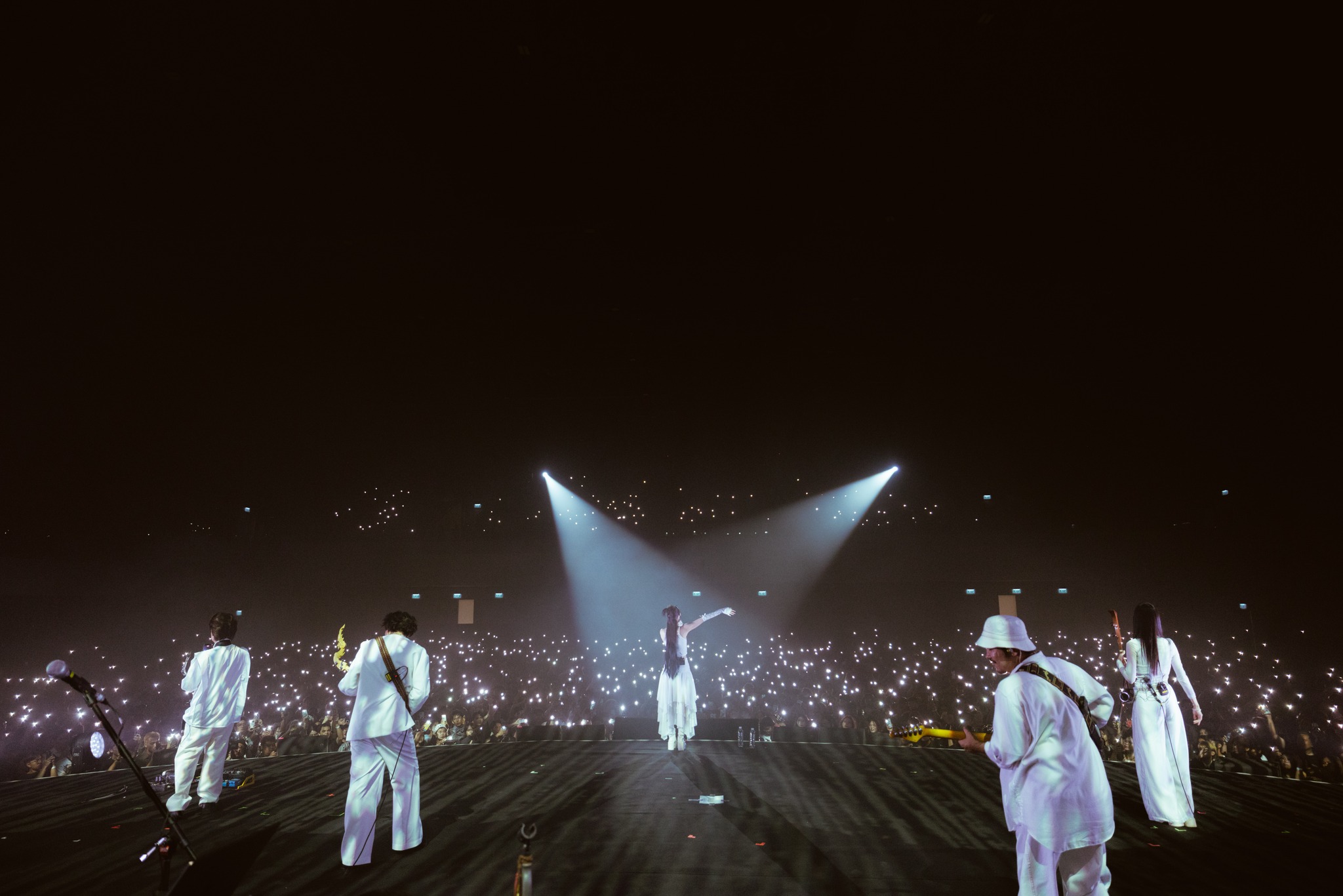 682340037 122096874729295638 960448192757978947 n "ครึ่งเก้า กรุ๊ป" กางโผ 35 ศิลปินฮอต จัดหนัก 4 ค่ายย่อย ชูโมเดลศิลปินคือลูกค้า คว้าวงร็อกตำนาน "Flure" ร่วมชายคา