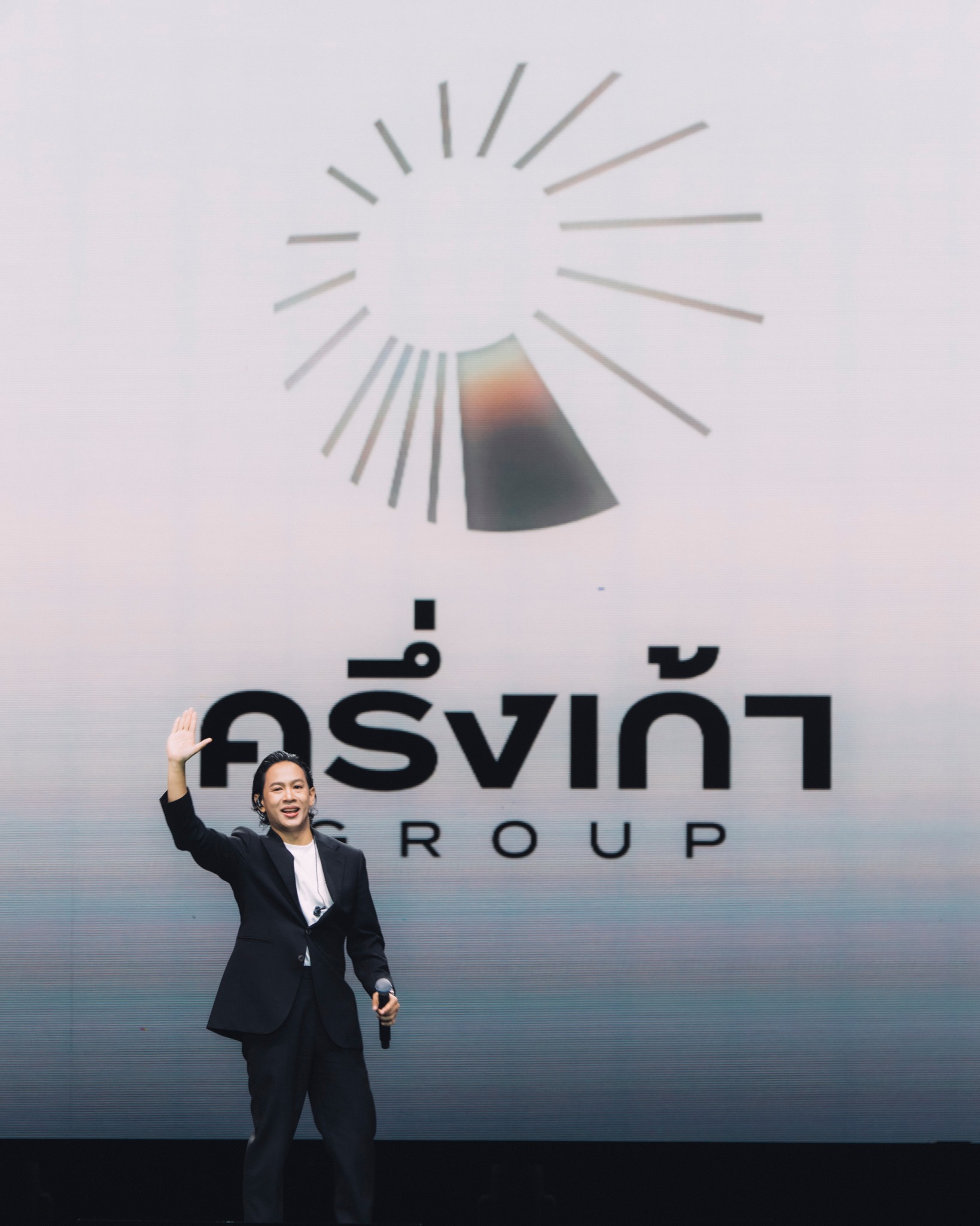 682830069 122110431105165789 1670936978472002331 n "ครึ่งเก้า กรุ๊ป" กางโผ 35 ศิลปินฮอต จัดหนัก 4 ค่ายย่อย ชูโมเดลศิลปินคือลูกค้า คว้าวงร็อกตำนาน "Flure" ร่วมชายคา