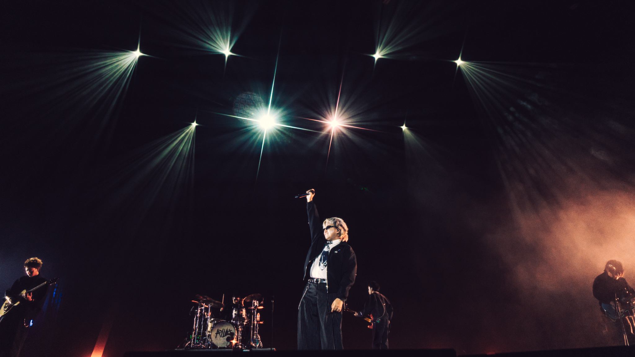 682942279 122096859435295638 2761215228970577333 n "ครึ่งเก้า กรุ๊ป" กางโผ 35 ศิลปินฮอต จัดหนัก 4 ค่ายย่อย ชูโมเดลศิลปินคือลูกค้า คว้าวงร็อกตำนาน "Flure" ร่วมชายคา