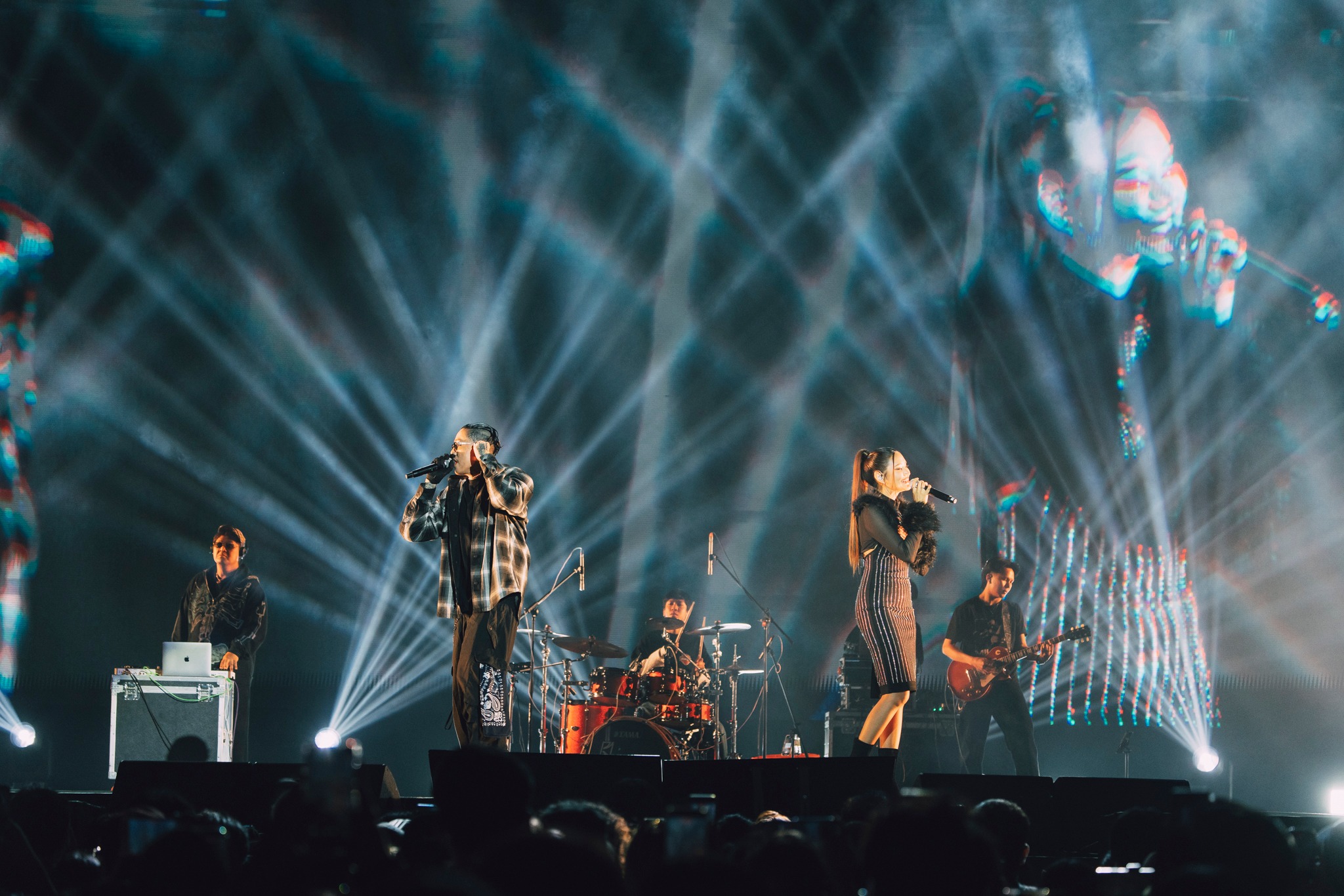 683327151 122096834523295638 8834865446159247999 n "ครึ่งเก้า กรุ๊ป" กางโผ 35 ศิลปินฮอต จัดหนัก 4 ค่ายย่อย ชูโมเดลศิลปินคือลูกค้า คว้าวงร็อกตำนาน "Flure" ร่วมชายคา