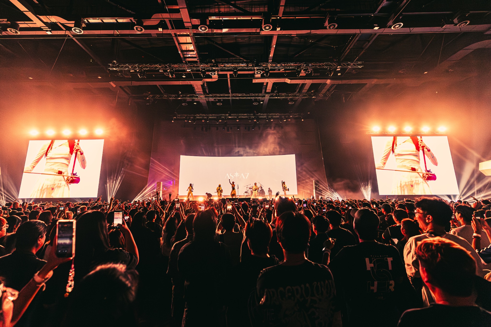 683627617 122096875977295638 8703664176416905634 n "ครึ่งเก้า กรุ๊ป" กางโผ 35 ศิลปินฮอต จัดหนัก 4 ค่ายย่อย ชูโมเดลศิลปินคือลูกค้า คว้าวงร็อกตำนาน "Flure" ร่วมชายคา