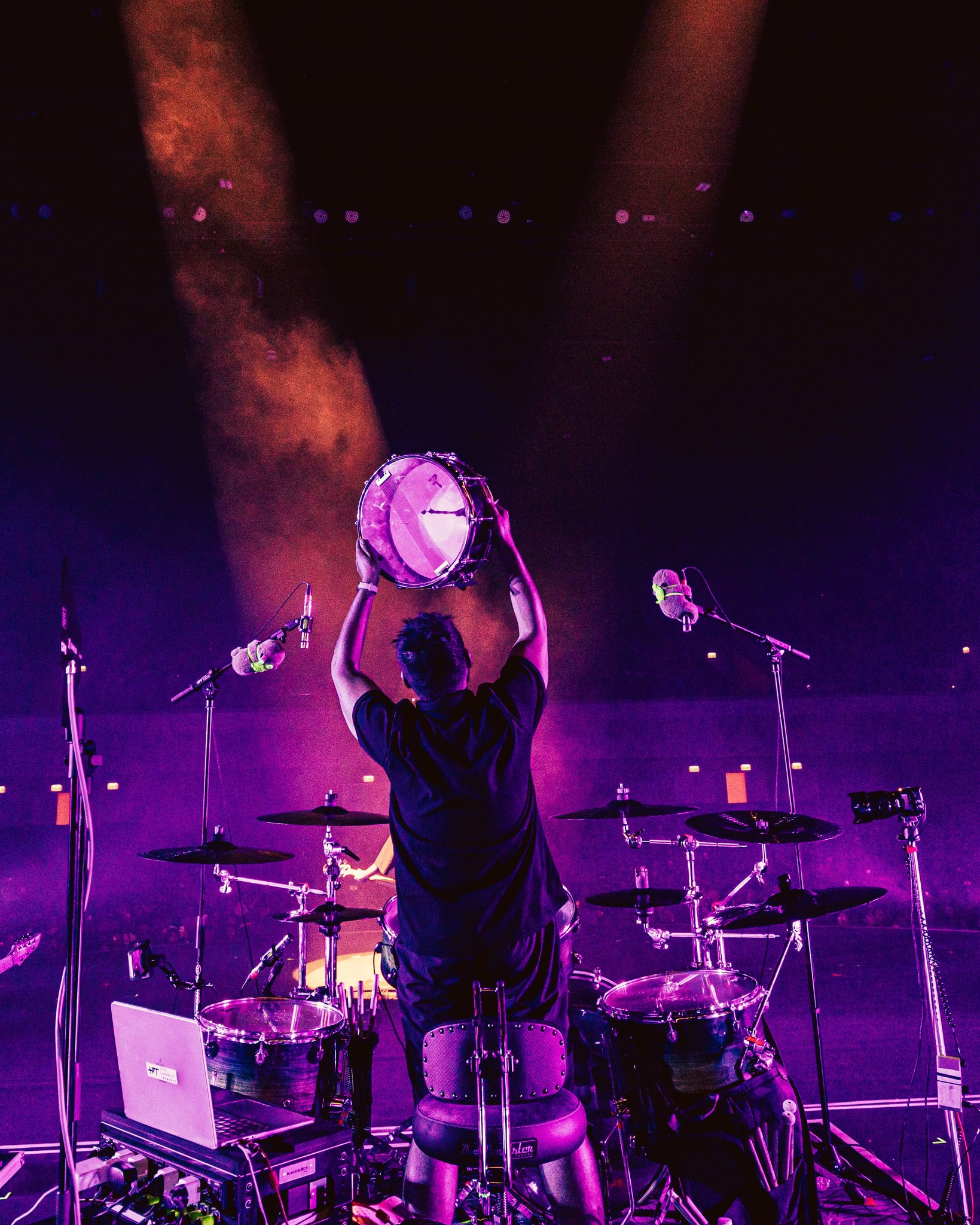 683666768 122096967081295638 7173799957943074510 n "ครึ่งเก้า กรุ๊ป" กางโผ 35 ศิลปินฮอต จัดหนัก 4 ค่ายย่อย ชูโมเดลศิลปินคือลูกค้า คว้าวงร็อกตำนาน "Flure" ร่วมชายคา