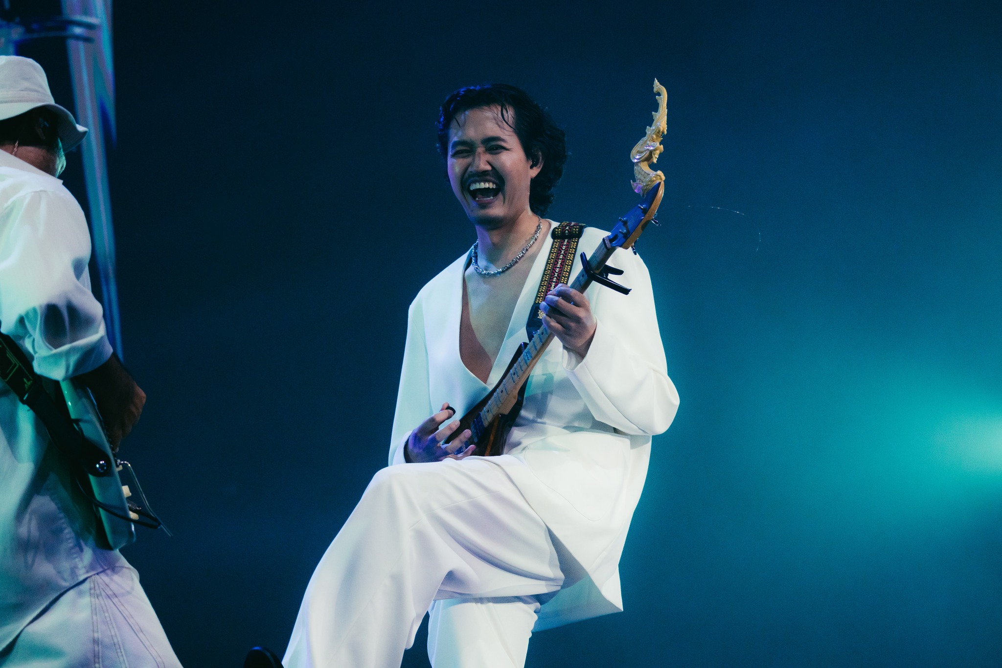 684120483 122096874819295638 7347674918332424537 n "ครึ่งเก้า กรุ๊ป" กางโผ 35 ศิลปินฮอต จัดหนัก 4 ค่ายย่อย ชูโมเดลศิลปินคือลูกค้า คว้าวงร็อกตำนาน "Flure" ร่วมชายคา