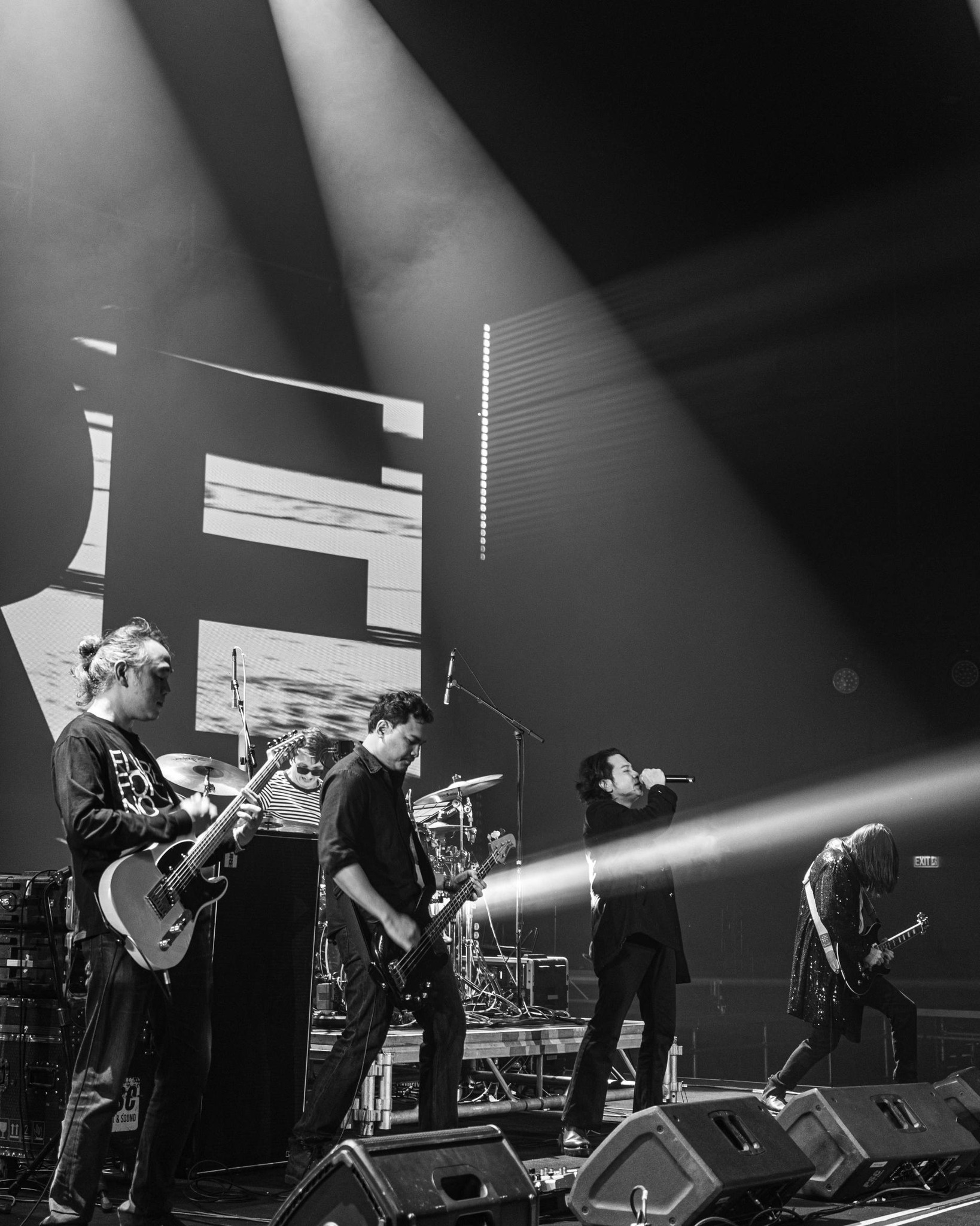 686048069 122097008559295638 259606904981839556 n "ครึ่งเก้า กรุ๊ป" กางโผ 35 ศิลปินฮอต จัดหนัก 4 ค่ายย่อย ชูโมเดลศิลปินคือลูกค้า คว้าวงร็อกตำนาน "Flure" ร่วมชายคา