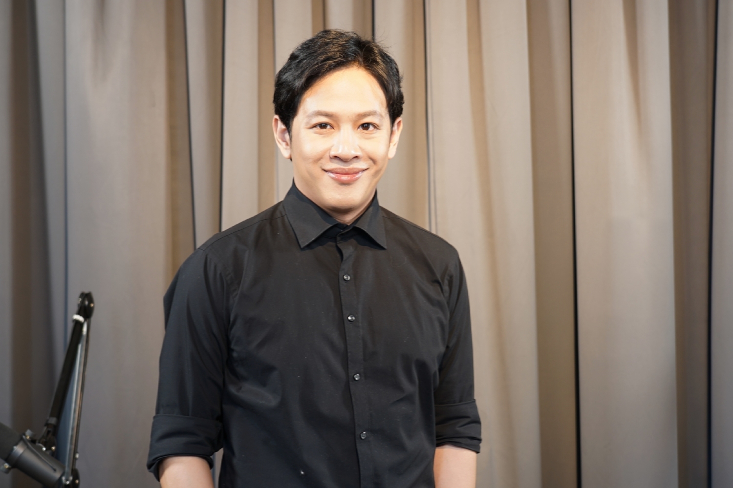 GMM Music ผนึกกำลัง 'ครึ่งเก้า' ดันโมเดลร่วมบริหาร 16 ศิลปิน ย้ำชัดไม่ฉีกสัญญา! 1 LINE ALBUM WDFM โอม Cocktail ๒๒๐๕๑๖ 1 1 GMM Music ผนึกกำลัง 'ครึ่งเก้า' ดันโมเดลร่วมบริหาร 16 ศิลปิน ย้ำชัดไม่ฉีกสัญญา!