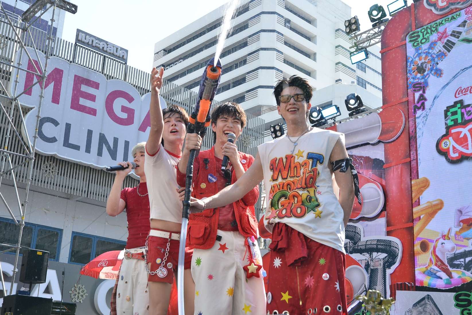 สงกรานต์สยาม 2569 20 เริ่มสาดแล้ว! สงกรานต์สยาม 2569 เปลี่ยนสยามสแควร์ ให้เป็น WATERLAND สวนน้ำกลางกรุง วันนี้ ถึง 15 เมษายน 2569