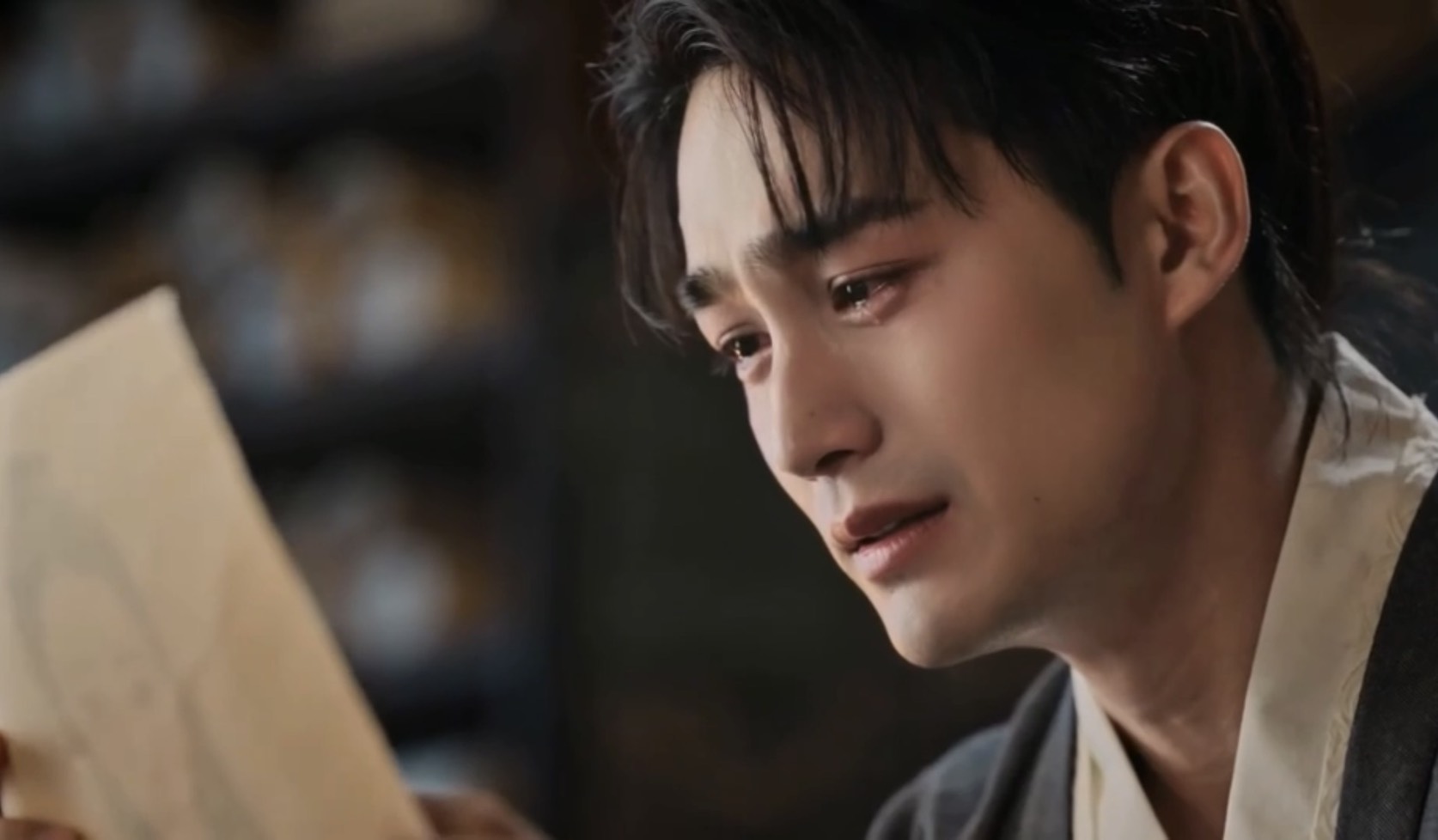 เตชินท์ คัมแบ็คในรอบ 13 ปี ส่งซิงเกิลใหม่ มีอะไรต้องรู้ไหม 14 “เตชินท์” ส่ง “มีอะไรต้องรู้ไหม?”ในรอบ  13 ปี ดึงภรรยาสาว “หยวน ชยุติ” นางเอก MV