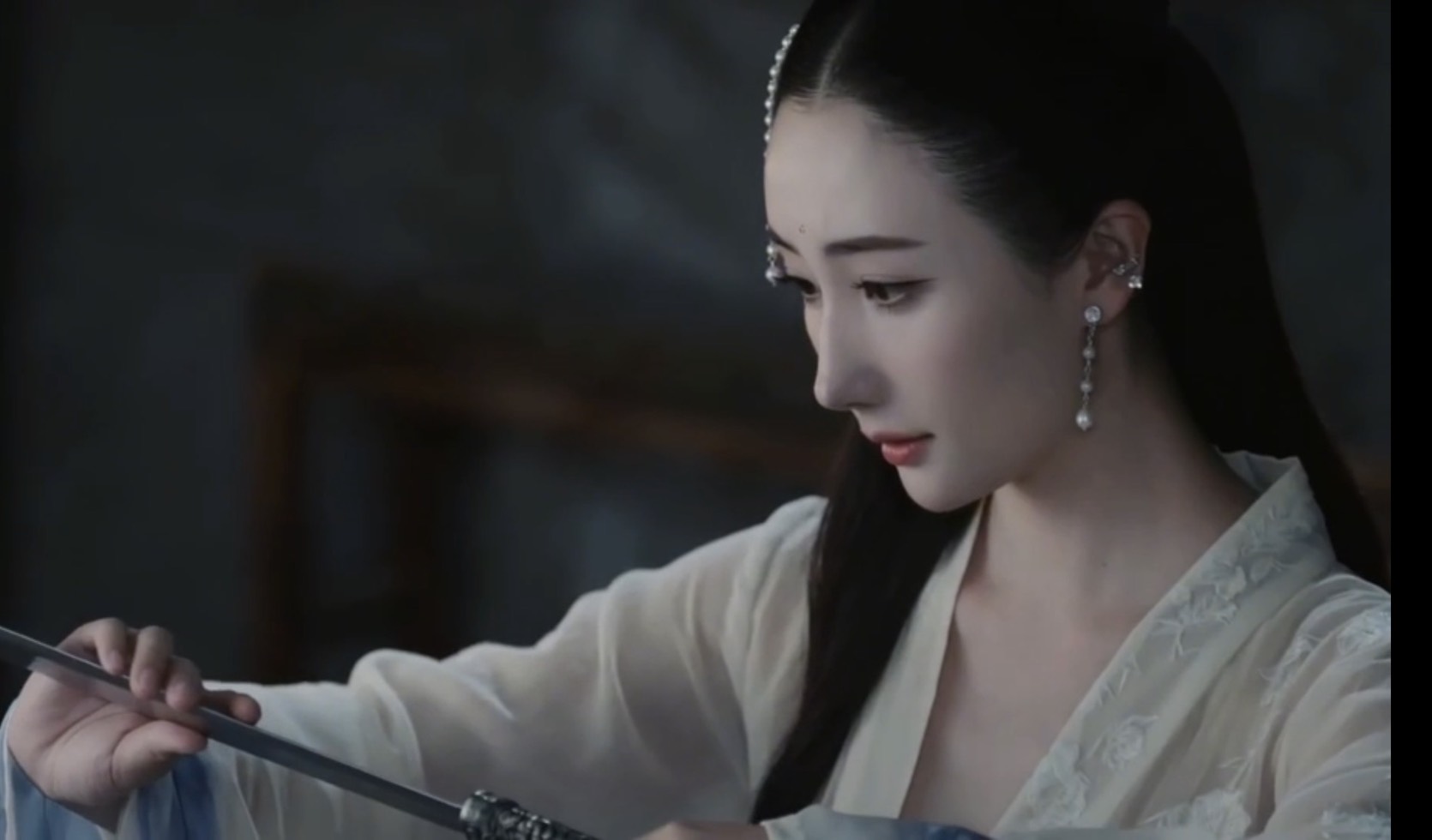 เตชินท์ คัมแบ็คในรอบ 13 ปี ส่งซิงเกิลใหม่ มีอะไรต้องรู้ไหม 17 “เตชินท์” ส่ง “มีอะไรต้องรู้ไหม?”ในรอบ  13 ปี ดึงภรรยาสาว “หยวน ชยุติ” นางเอก MV