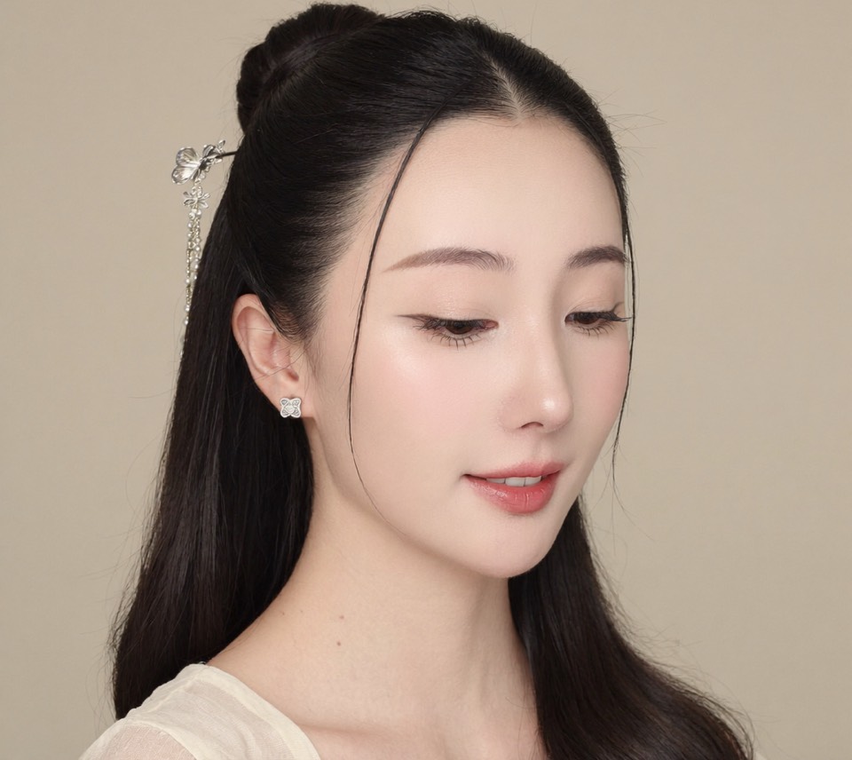 เตชินท์ คัมแบ็คในรอบ 13 ปี ส่งซิงเกิลใหม่ มีอะไรต้องรู้ไหม 5 “เตชินท์” ส่ง “มีอะไรต้องรู้ไหม?”ในรอบ  13 ปี ดึงภรรยาสาว “หยวน ชยุติ” นางเอก MV