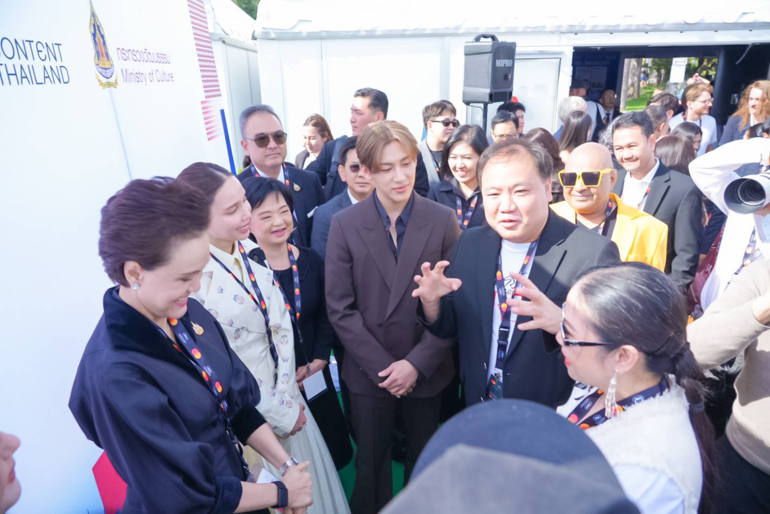 06 คำสารภาพของหมอผี “แบมแบม” นำทัพ “อาเล็ก-เดนิส” นำทีม M STUDIO ดันหนังไทยผงาดเวทีโลก เปิดตัว “คำสารภาพของหมอผี” ในคานส์ 2026