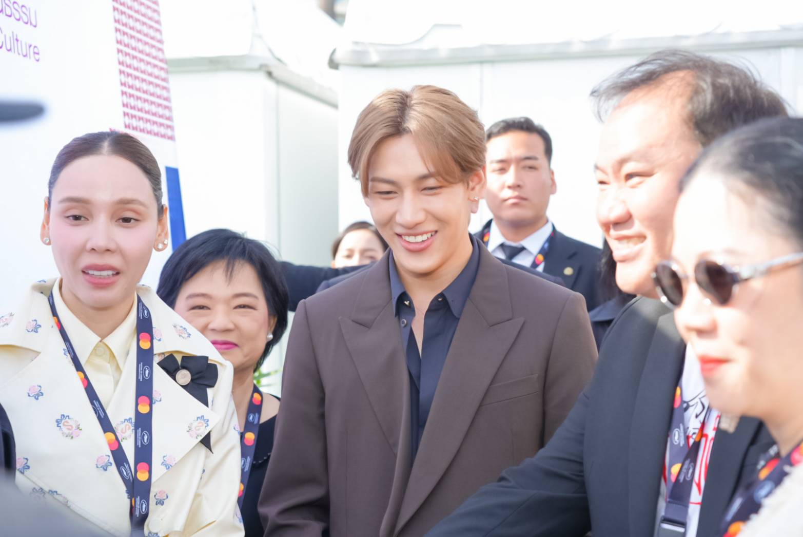 09 คำสารภาพของหมอผี “แบมแบม” นำทัพ “อาเล็ก-เดนิส” นำทีม M STUDIO ดันหนังไทยผงาดเวทีโลก เปิดตัว “คำสารภาพของหมอผี” ในคานส์ 2026