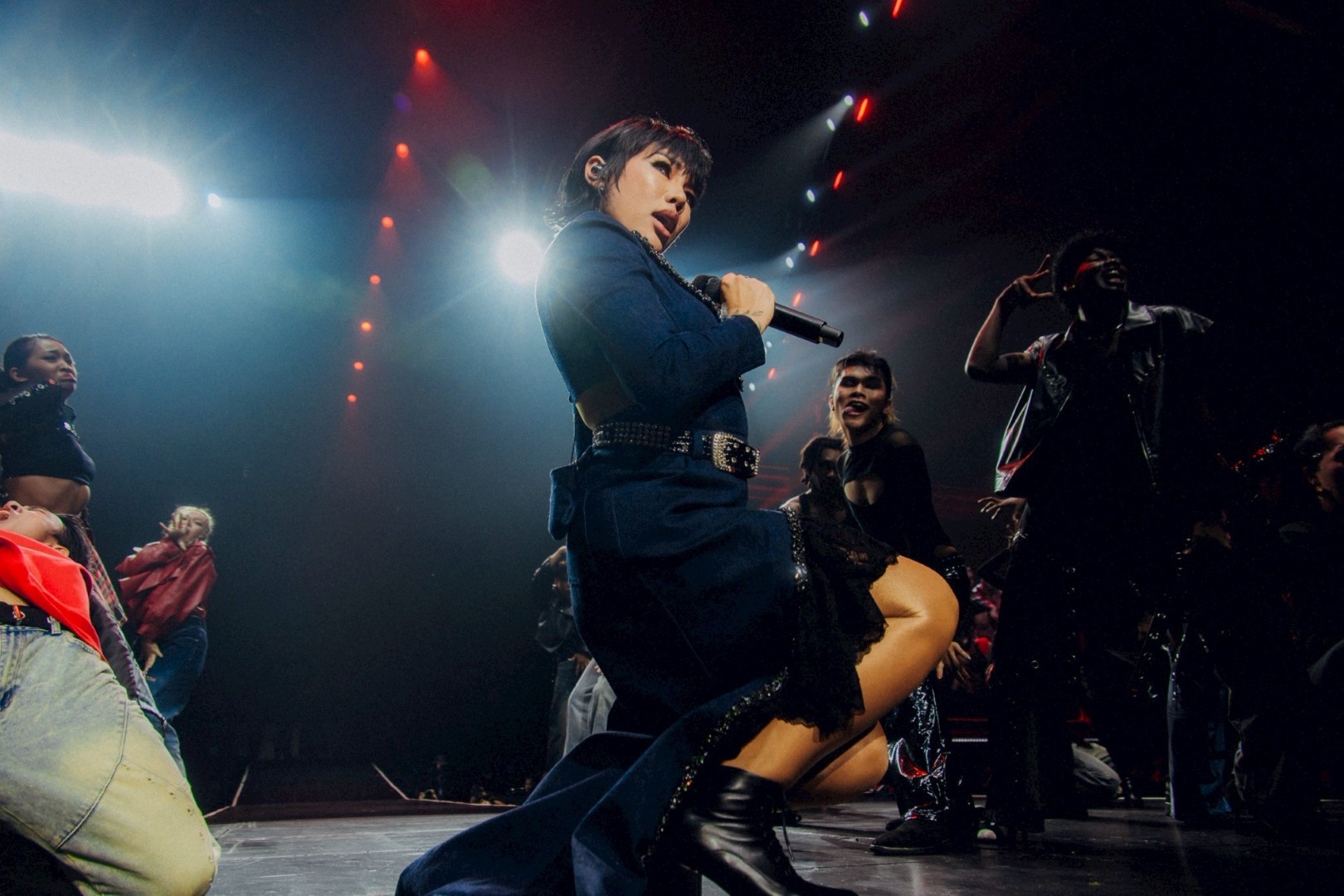 DA ENDORPHINE UPSTAGE แสบสนิทคอนเสิร์ต 17 DA ENDORPHINE UPSTAGE แสบสนิทคอนเสิร์ต จัดให้ครบ แฟนเพลงร้องตามทุกเพลง