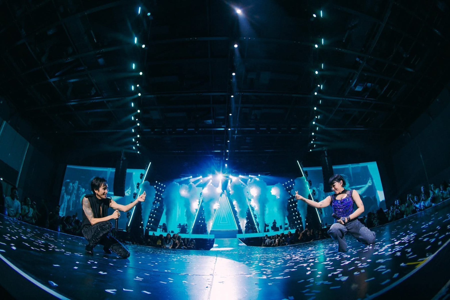 DA ENDORPHINE UPSTAGE แสบสนิทคอนเสิร์ต 2 DA ENDORPHINE UPSTAGE แสบสนิทคอนเสิร์ต จัดให้ครบ แฟนเพลงร้องตามทุกเพลง