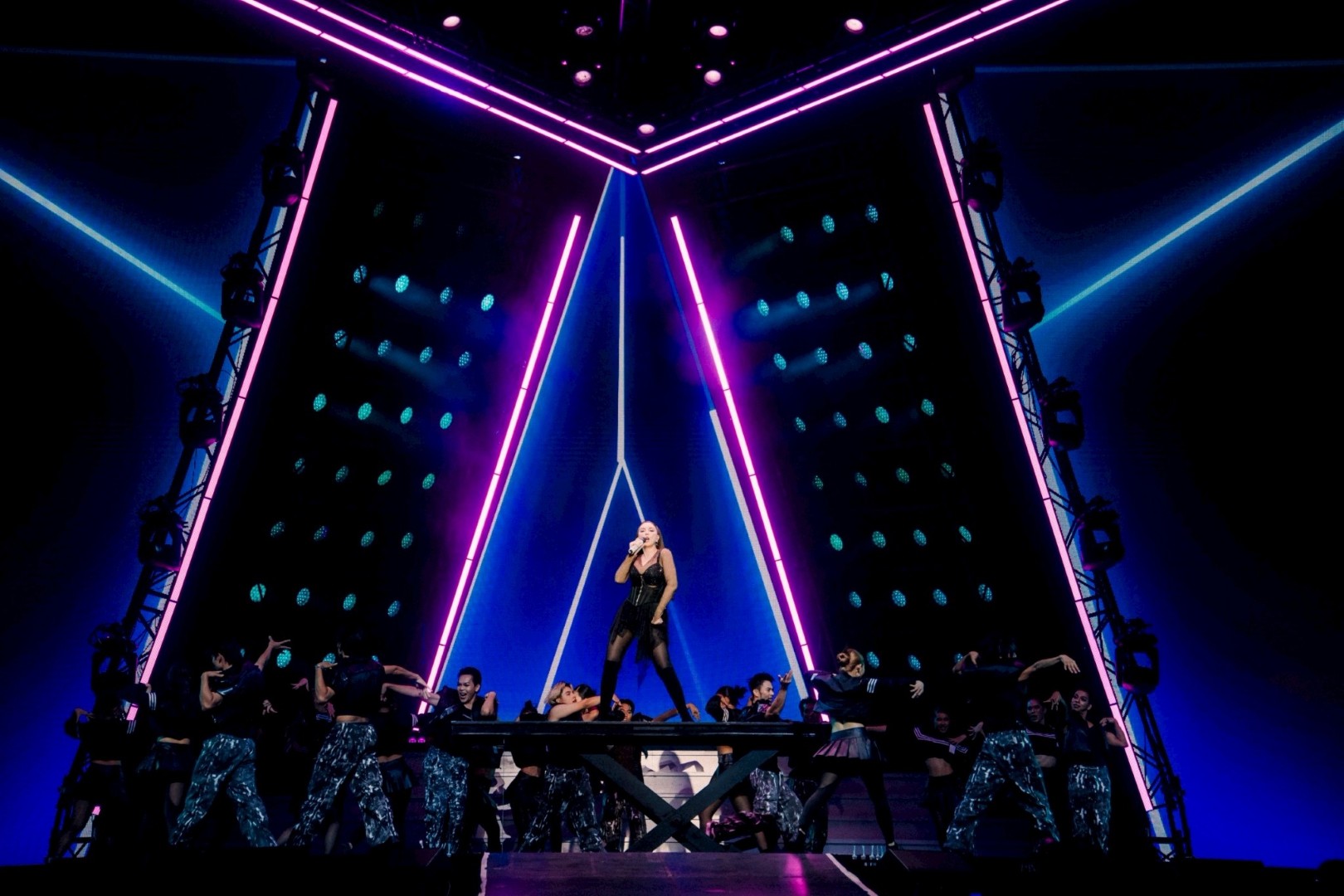 DA ENDORPHINE UPSTAGE แสบสนิทคอนเสิร์ต 48 DA ENDORPHINE UPSTAGE แสบสนิทคอนเสิร์ต จัดให้ครบ แฟนเพลงร้องตามทุกเพลง