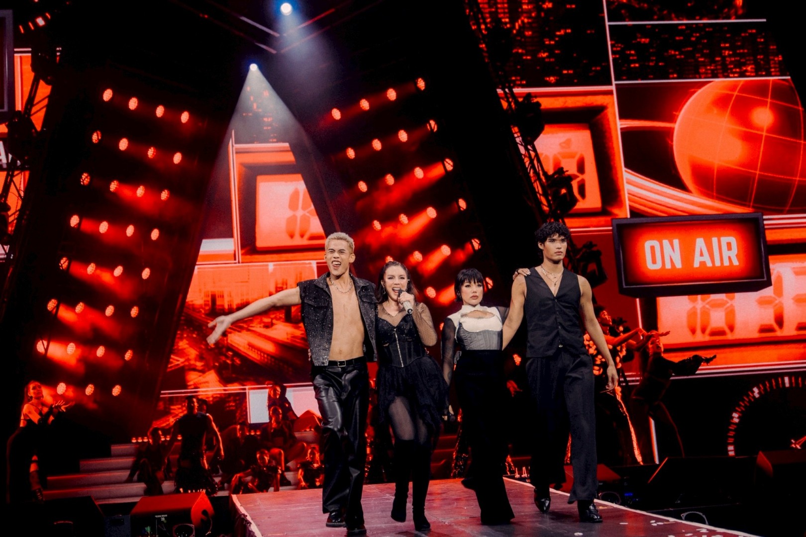 DA ENDORPHINE UPSTAGE แสบสนิทคอนเสิร์ต 52 DA ENDORPHINE UPSTAGE แสบสนิทคอนเสิร์ต จัดให้ครบ แฟนเพลงร้องตามทุกเพลง