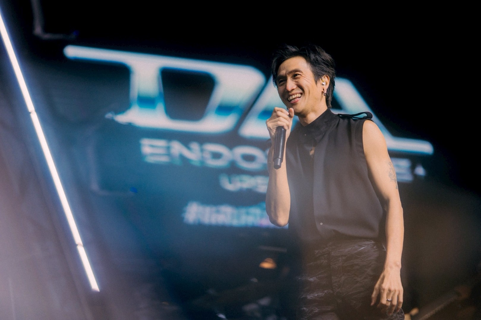 DA ENDORPHINE UPSTAGE แสบสนิทคอนเสิร์ต 73 DA ENDORPHINE UPSTAGE แสบสนิทคอนเสิร์ต จัดให้ครบ แฟนเพลงร้องตามทุกเพลง