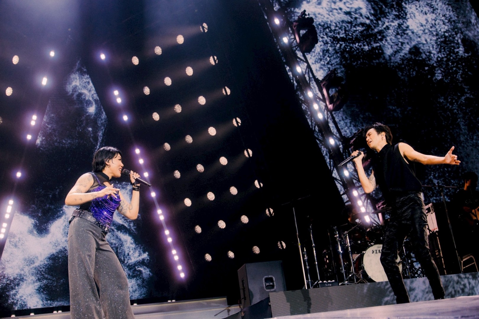 DA ENDORPHINE UPSTAGE แสบสนิทคอนเสิร์ต 79 DA ENDORPHINE UPSTAGE แสบสนิทคอนเสิร์ต จัดให้ครบ แฟนเพลงร้องตามทุกเพลง