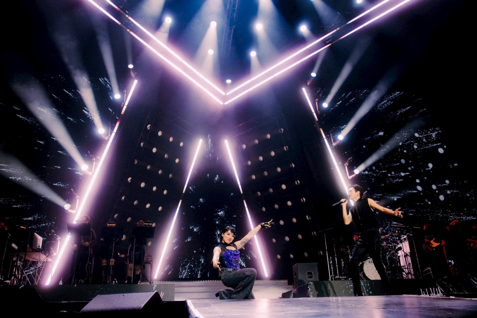 DA ENDORPHINE UPSTAGE แสบสนิทคอนเสิร์ต 81 DA ENDORPHINE UPSTAGE แสบสนิทคอนเสิร์ต จัดให้ครบ แฟนเพลงร้องตามทุกเพลง