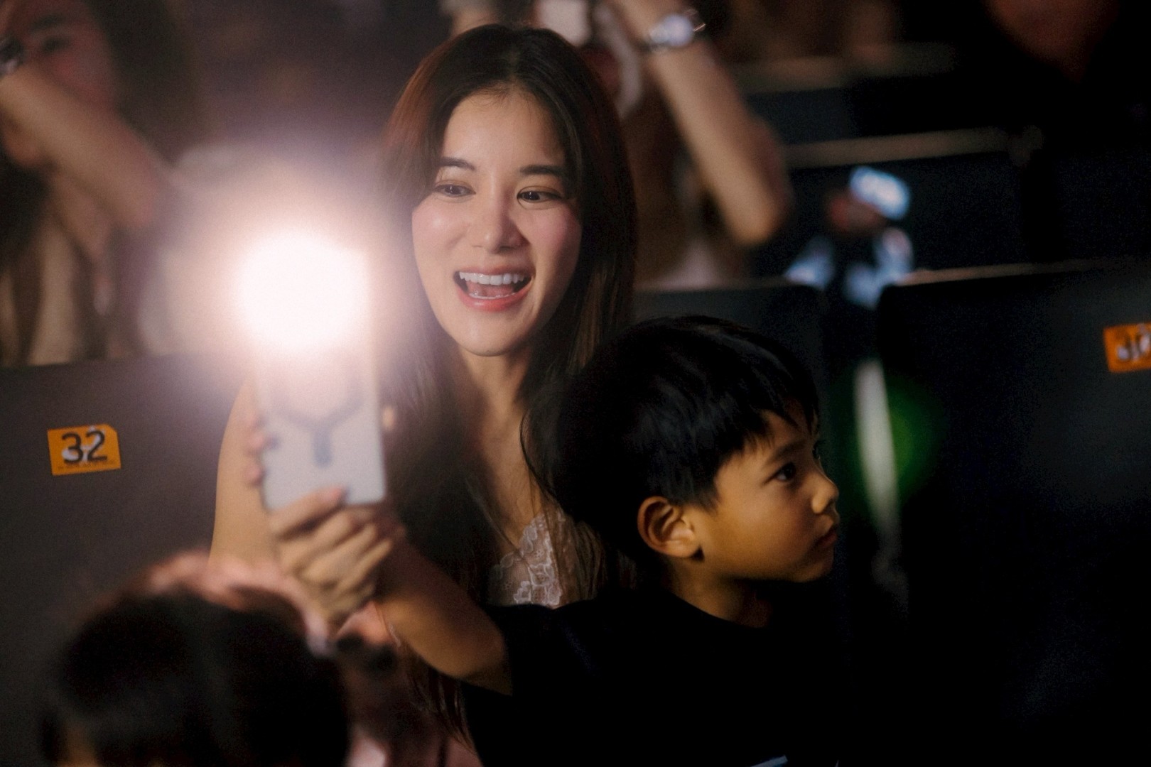 DA ENDORPHINE UPSTAGE แสบสนิทคอนเสิร์ต 83 DA ENDORPHINE UPSTAGE แสบสนิทคอนเสิร์ต จัดให้ครบ แฟนเพลงร้องตามทุกเพลง
