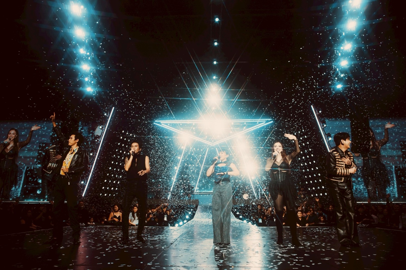 DA ENDORPHINE UPSTAGE แสบสนิทคอนเสิร์ต 88 DA ENDORPHINE UPSTAGE แสบสนิทคอนเสิร์ต จัดให้ครบ แฟนเพลงร้องตามทุกเพลง