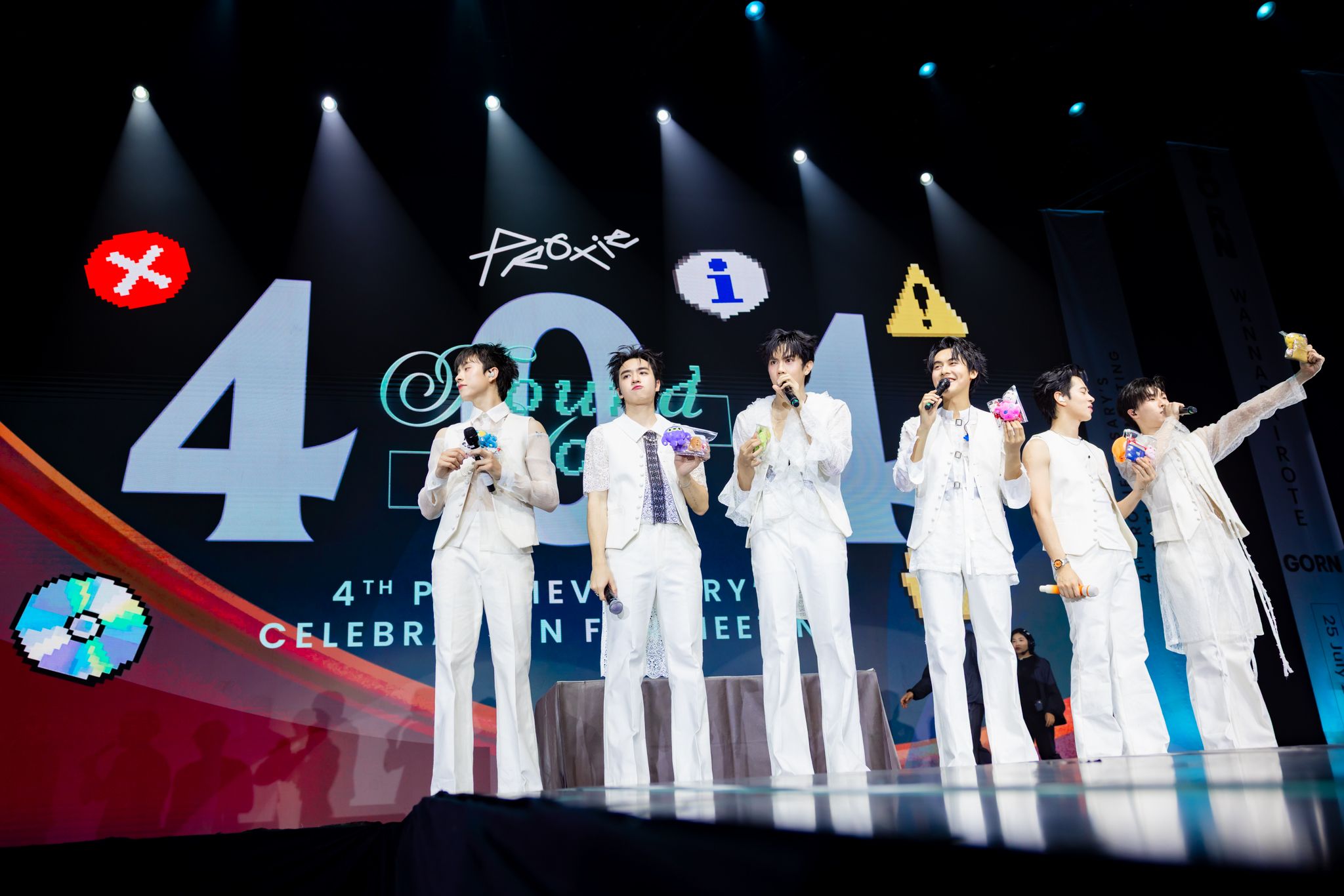 PROXIE ‘PROXIE’ มันส์แบบอันลิมิต ฉลองครบรอบ 4 ปี ปล่อยพลังสนุกยกฮอลล์ใน 4th PROXIEversary’s Celebration Fan Meeting ‘404 Found You’