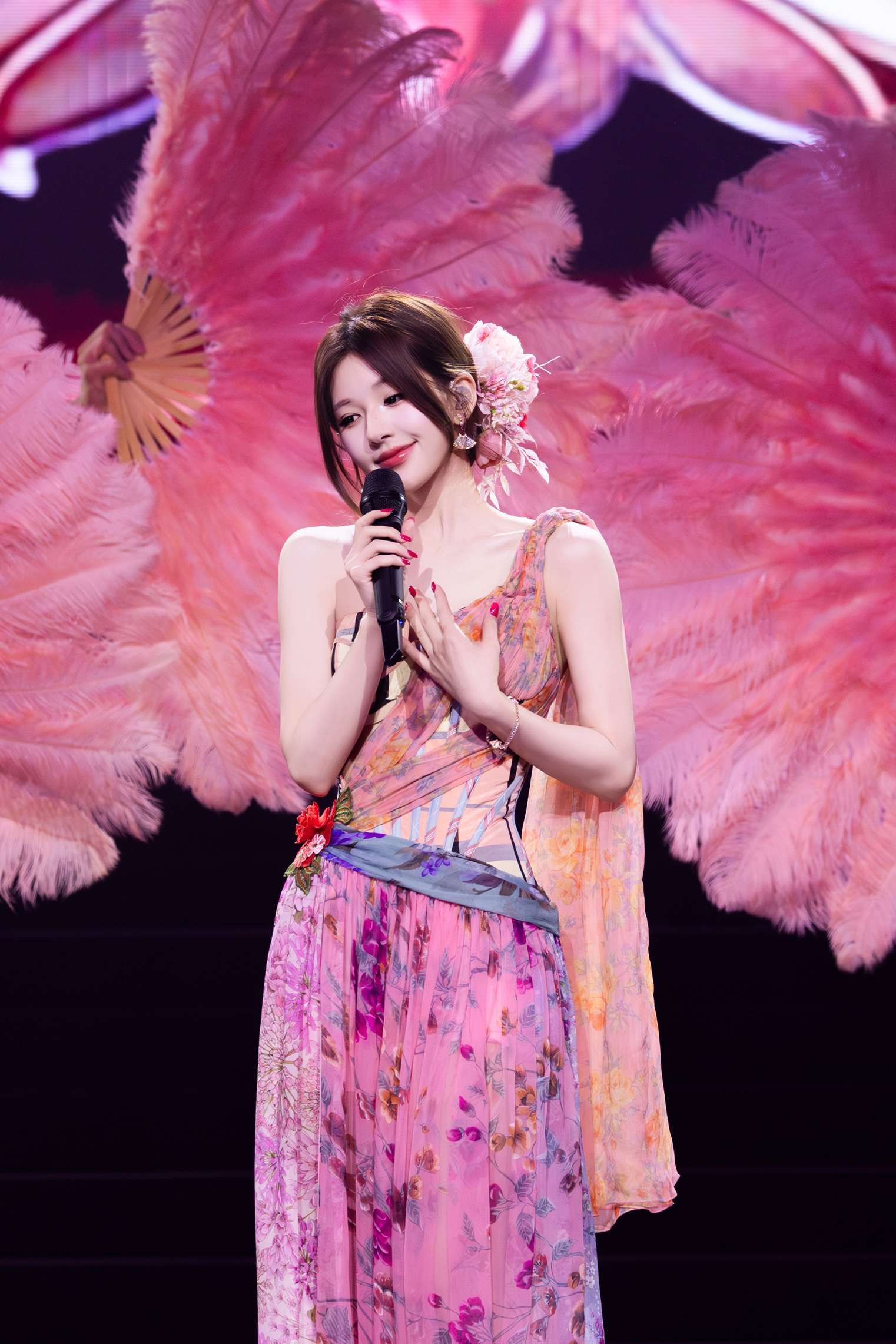 Rosy Zhao Stay Romantic Concert in Bangkok 2026 11 1 “จ้าวลู่ซือ” ตกแฟนแดนสยาม! โชว์สกิลร้องเพลงไทยสุดละมุน ในคอนเสิร์ต “Rosy Zhao 'Stay Romantic' Concert in Bangkok 2026”