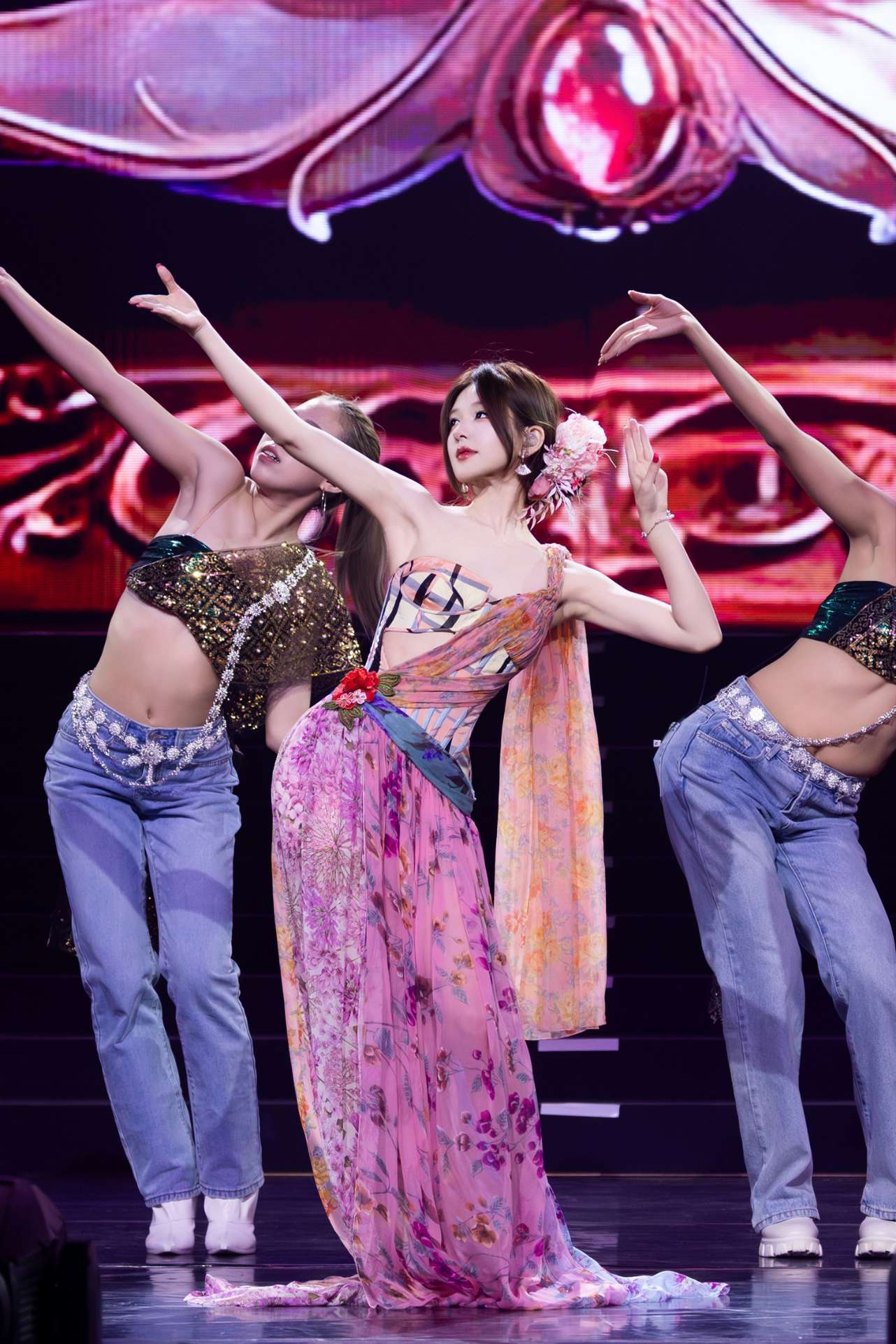 Rosy Zhao Stay Romantic Concert in Bangkok 2026 1 1 “จ้าวลู่ซือ” ตกแฟนแดนสยาม! โชว์สกิลร้องเพลงไทยสุดละมุน ในคอนเสิร์ต “Rosy Zhao 'Stay Romantic' Concert in Bangkok 2026”