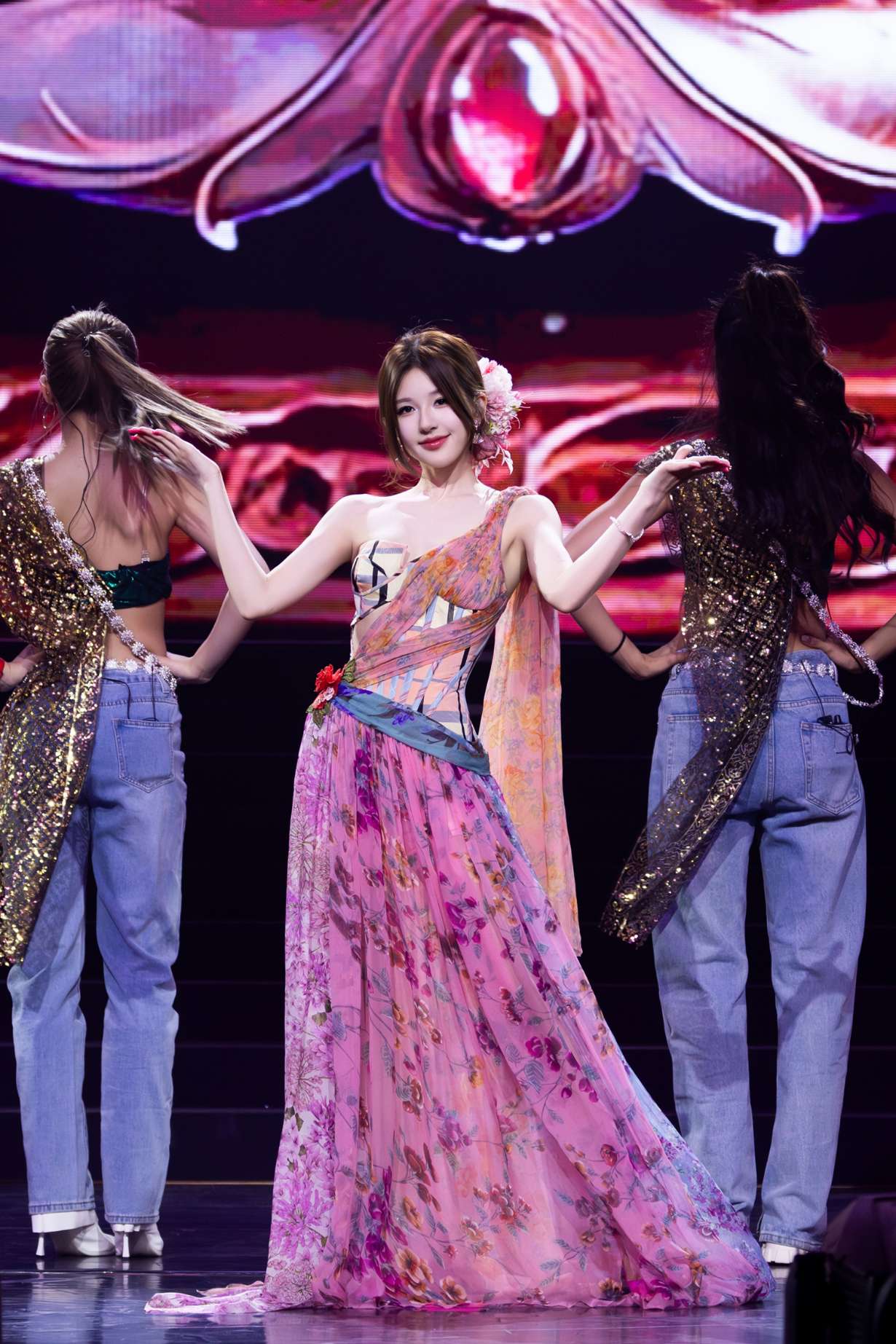 Rosy Zhao Stay Romantic Concert in Bangkok 2026 2 1 “จ้าวลู่ซือ” ตกแฟนแดนสยาม! โชว์สกิลร้องเพลงไทยสุดละมุน ในคอนเสิร์ต “Rosy Zhao 'Stay Romantic' Concert in Bangkok 2026”