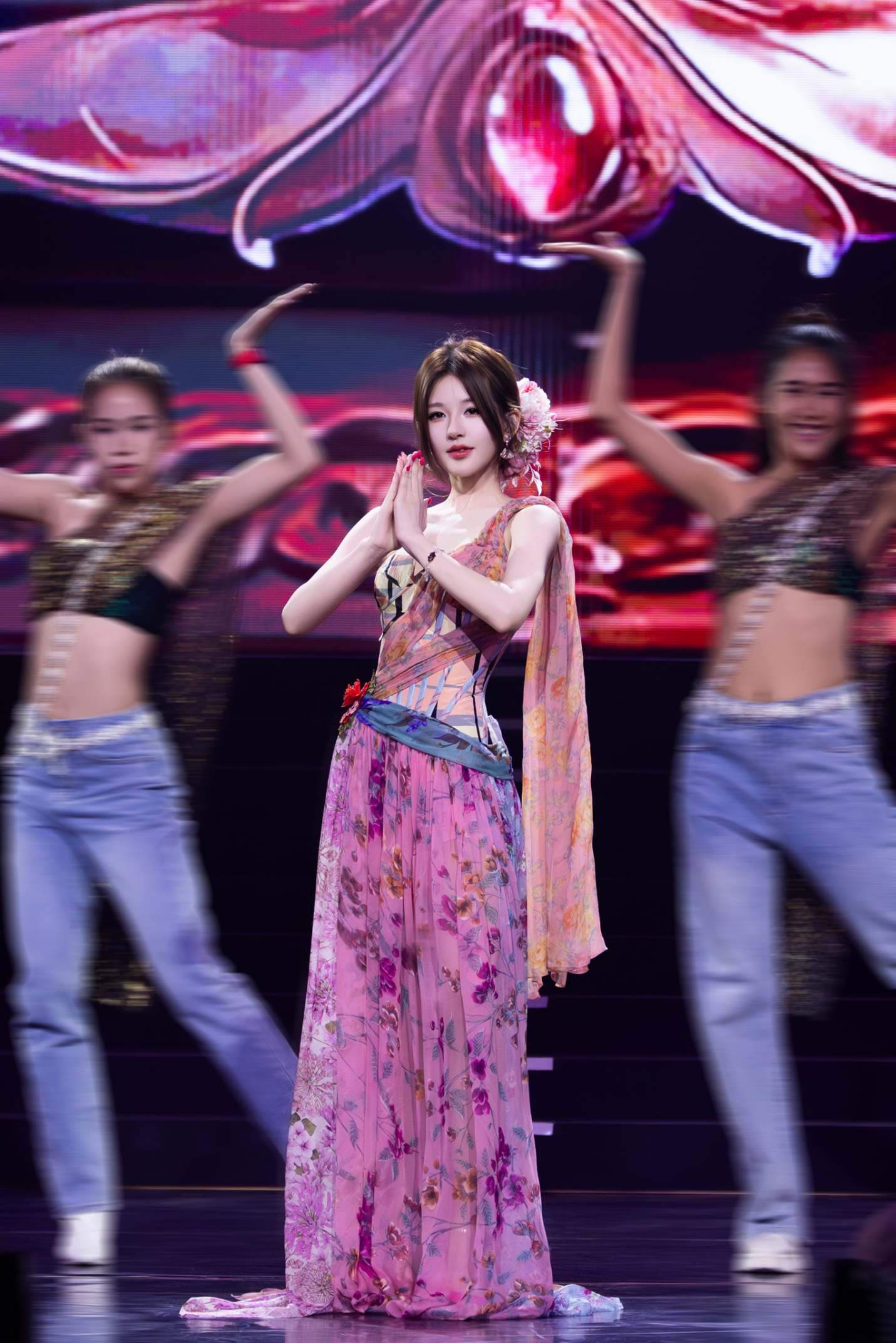 Rosy Zhao Stay Romantic Concert in Bangkok 2026 3 1 “จ้าวลู่ซือ” ตกแฟนแดนสยาม! โชว์สกิลร้องเพลงไทยสุดละมุน ในคอนเสิร์ต “Rosy Zhao 'Stay Romantic' Concert in Bangkok 2026”