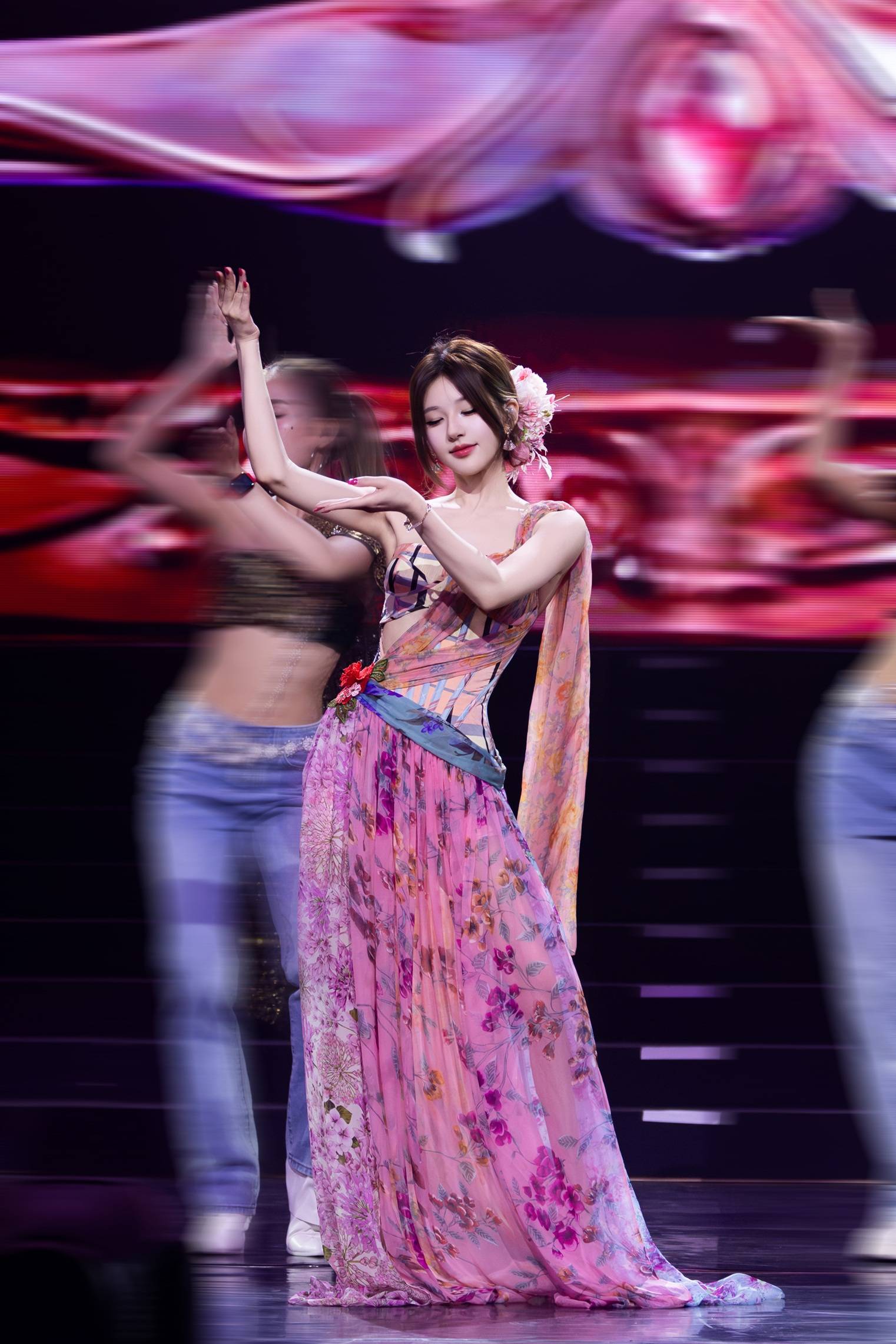 Rosy Zhao Stay Romantic Concert in Bangkok 2026 4 1 “จ้าวลู่ซือ” ตกแฟนแดนสยาม! โชว์สกิลร้องเพลงไทยสุดละมุน ในคอนเสิร์ต “Rosy Zhao 'Stay Romantic' Concert in Bangkok 2026”