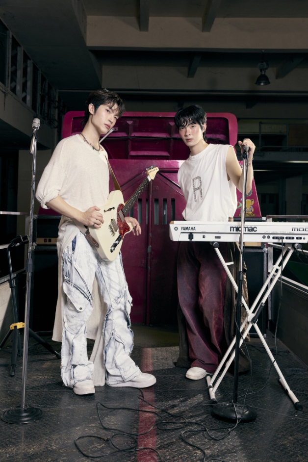 “MicMac” สองฝาแฝดเดบิวต์สะดุดตาจากค่าย WhiteFox ในเครือ GMM MUSIC