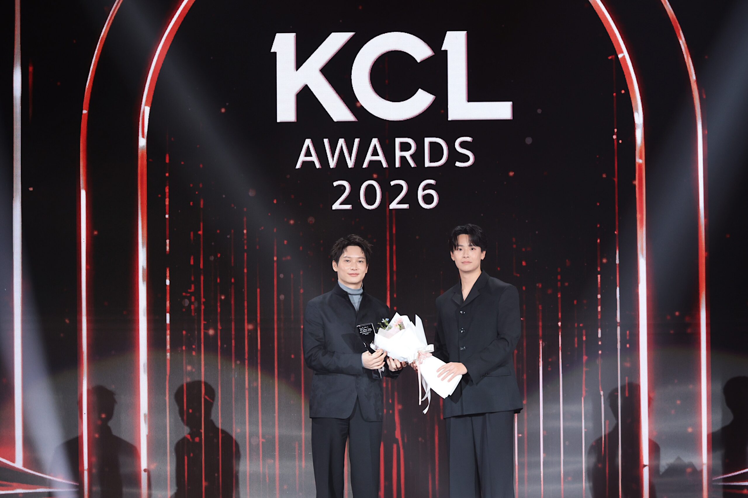 ไอซ์ซึ - เอินเอิน ควงทีมงาน “GDH” คว้า 5 รางวัล “คมชัดลึกอวอร์ด ครั้งที่ 22” ตอกย้ำคุณภาพ!! 11 S 21152060 0 scaled ไอซ์ซึ - เอินเอิน ควงทีมงาน “GDH” คว้า 5 รางวัล “คมชัดลึกอวอร์ด ครั้งที่ 22” ตอกย้ำคุณภาพ!!