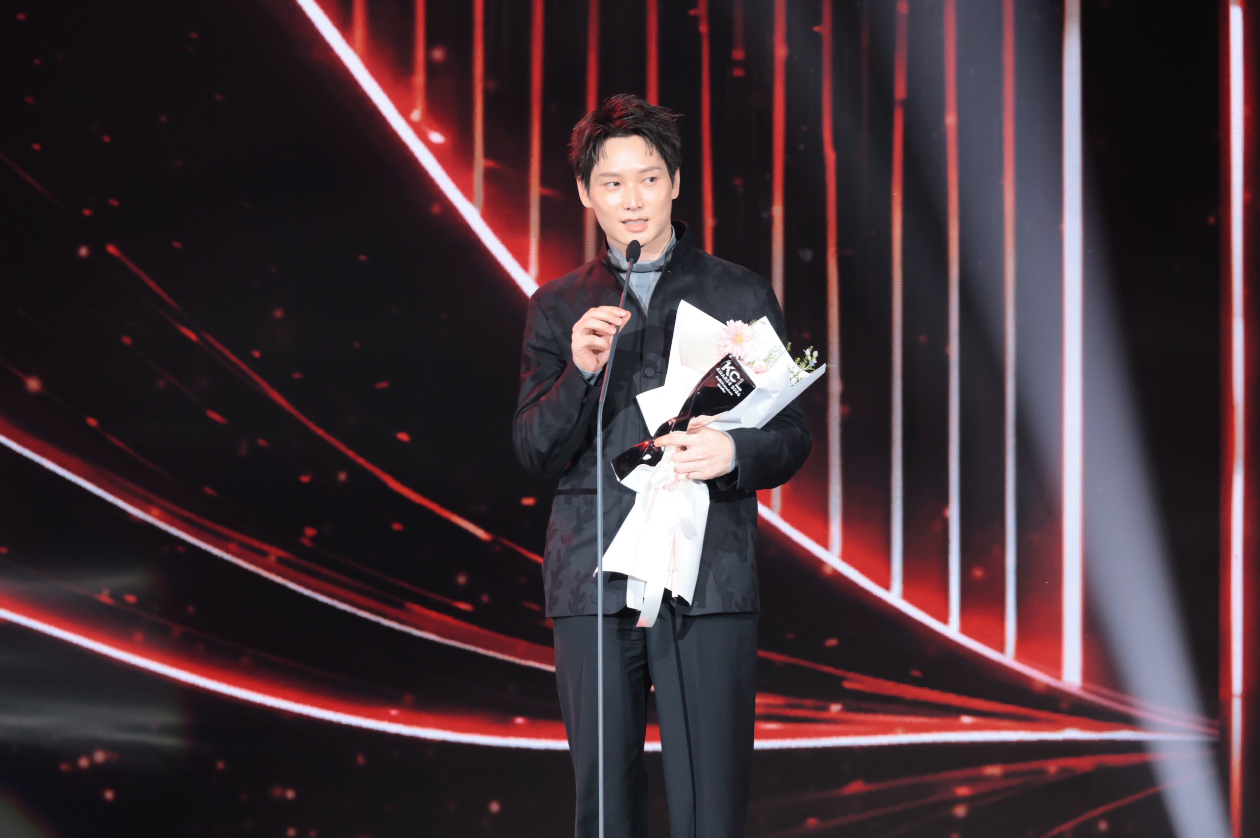 ไอซ์ซึ - เอินเอิน ควงทีมงาน “GDH” คว้า 5 รางวัล “คมชัดลึกอวอร์ด ครั้งที่ 22” ตอกย้ำคุณภาพ!! 12 S 21152062 0 ไอซ์ซึ - เอินเอิน ควงทีมงาน “GDH” คว้า 5 รางวัล “คมชัดลึกอวอร์ด ครั้งที่ 22” ตอกย้ำคุณภาพ!!