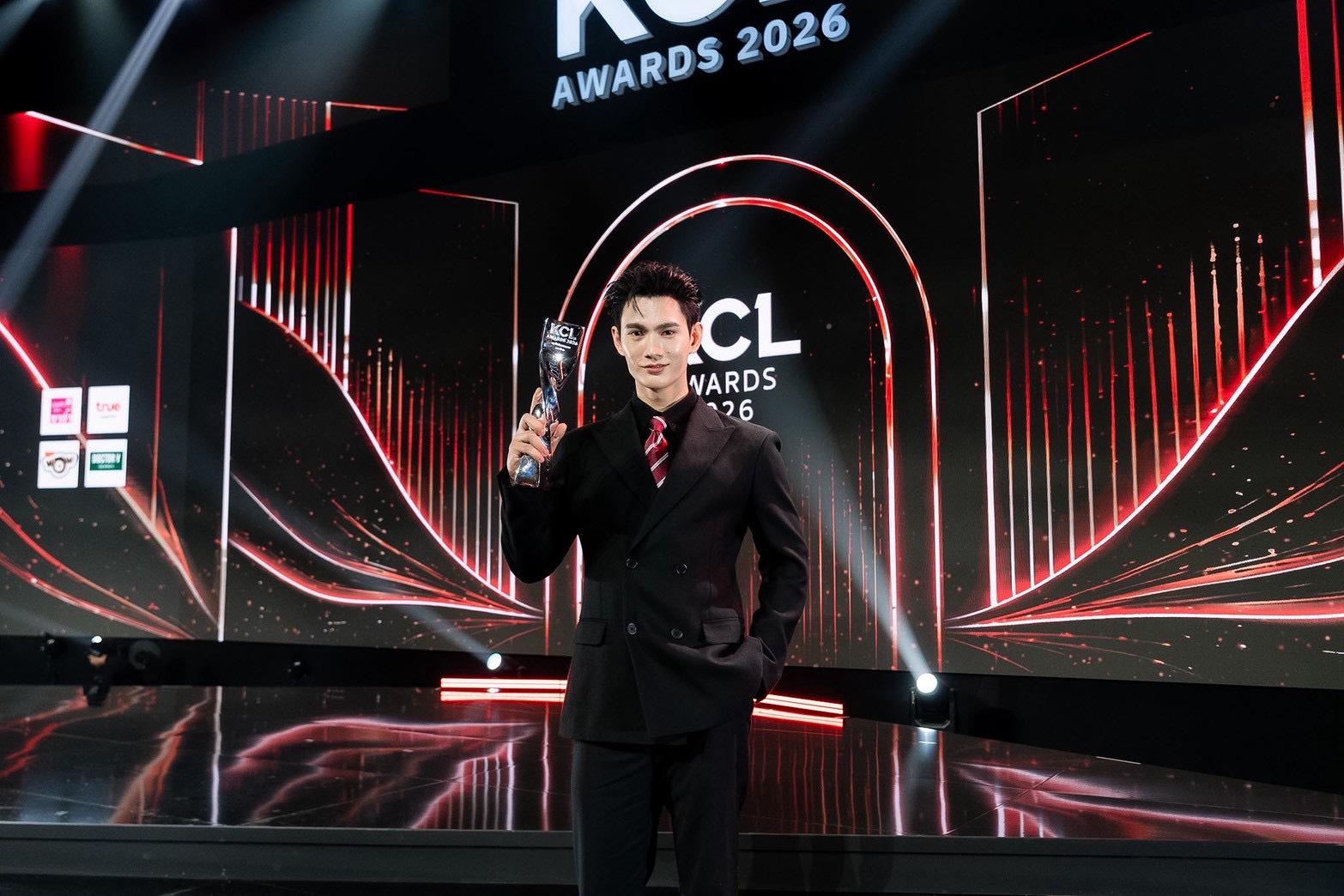 พาเวล นเรศ คว้ารางวัล นักแสดงชายยอดนิยม "คมชัดลึกอวอร์ด ครั้งที่ 22" 1 S 8315105 0 พาเวล นเรศ คว้ารางวัล นักแสดงชายยอดนิยม "คมชัดลึกอวอร์ด ครั้งที่ 22"