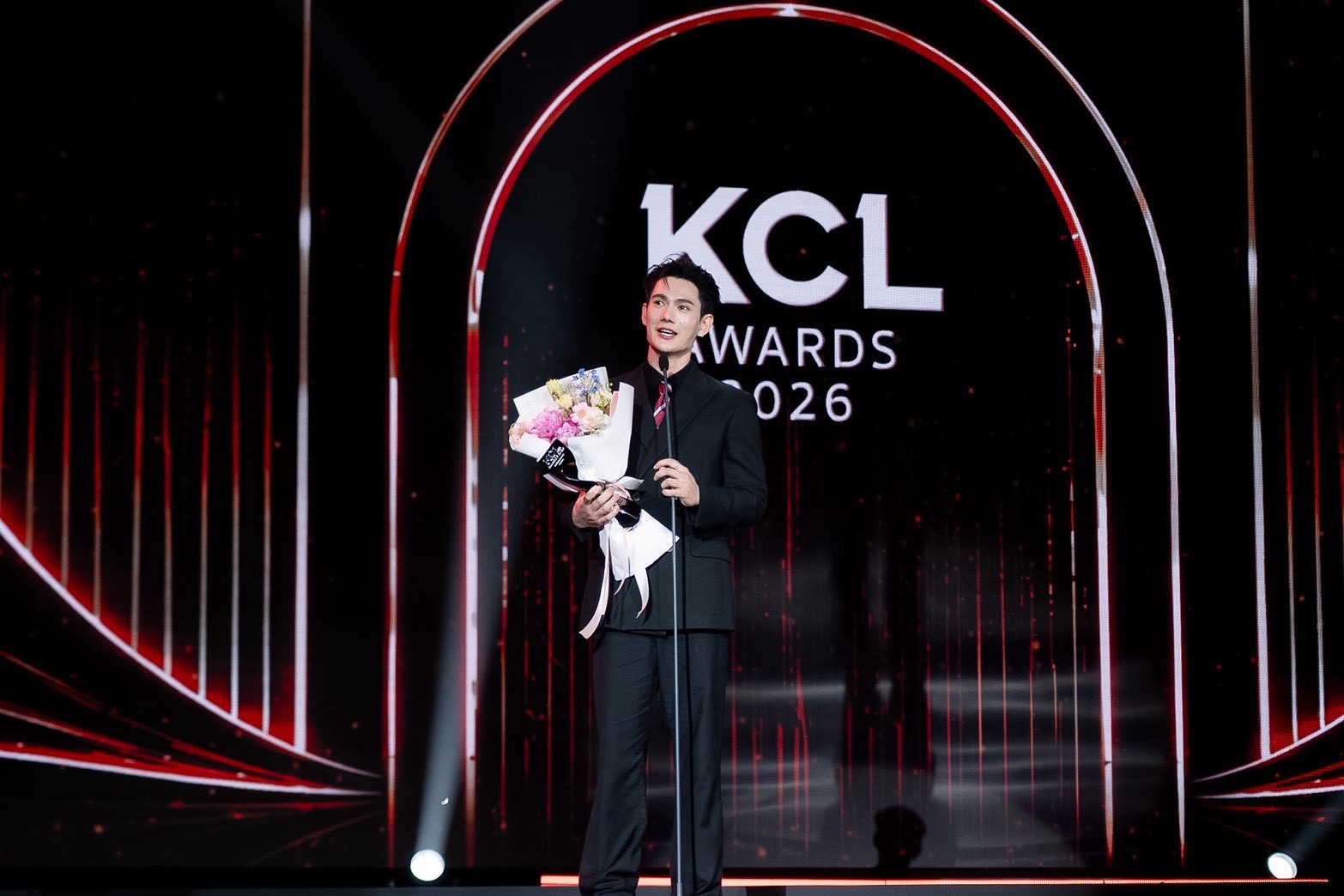 S 8315106 0 พาเวล นเรศ คว้ารางวัล นักแสดงชายยอดนิยม "คมชัดลึกอวอร์ด ครั้งที่ 22"
