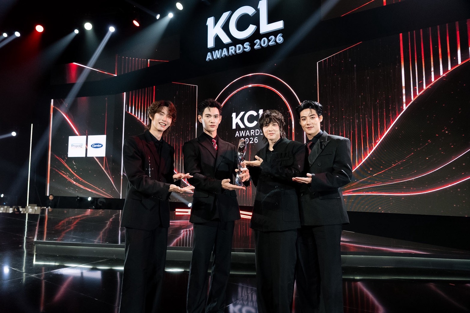 S 8315112 0 พาเวล นเรศ คว้ารางวัล นักแสดงชายยอดนิยม "คมชัดลึกอวอร์ด ครั้งที่ 22"