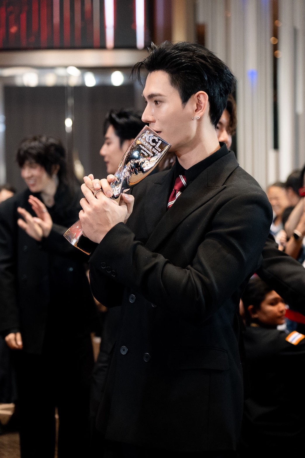 S 8315113 0 พาเวล นเรศ คว้ารางวัล นักแสดงชายยอดนิยม "คมชัดลึกอวอร์ด ครั้งที่ 22"